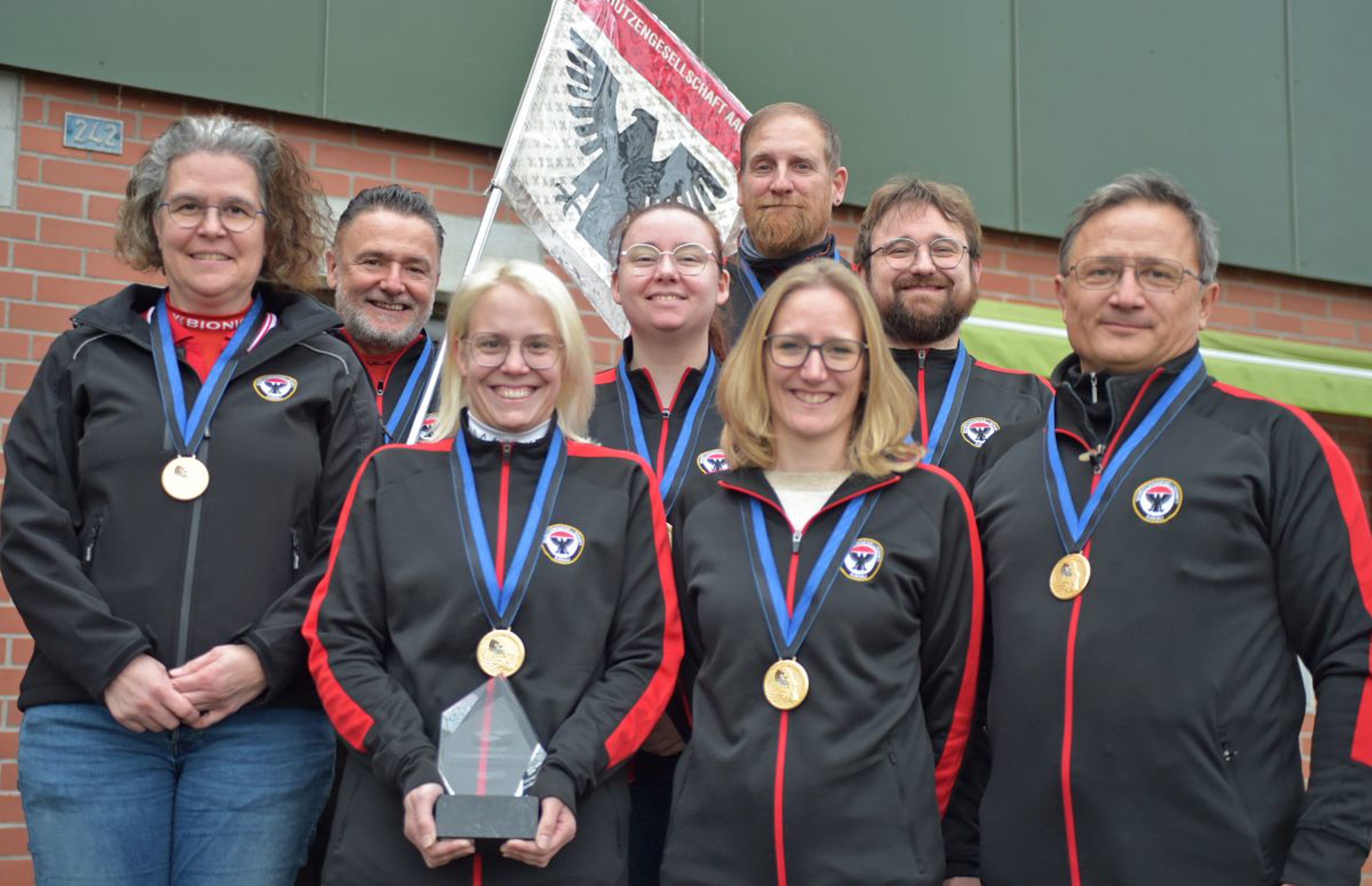 Erster Aargauer Mannschaftsmeistertitel für die SG Aarau seit 2021 (vorne, von links): Silvia Plaz, Michèle Maurer, Bettina Bereuter, Daniel Kretz; (hinten) Jörg Fankhauser, Olivia Rossi, Marcel Ackermann und Andrea Rossi. 