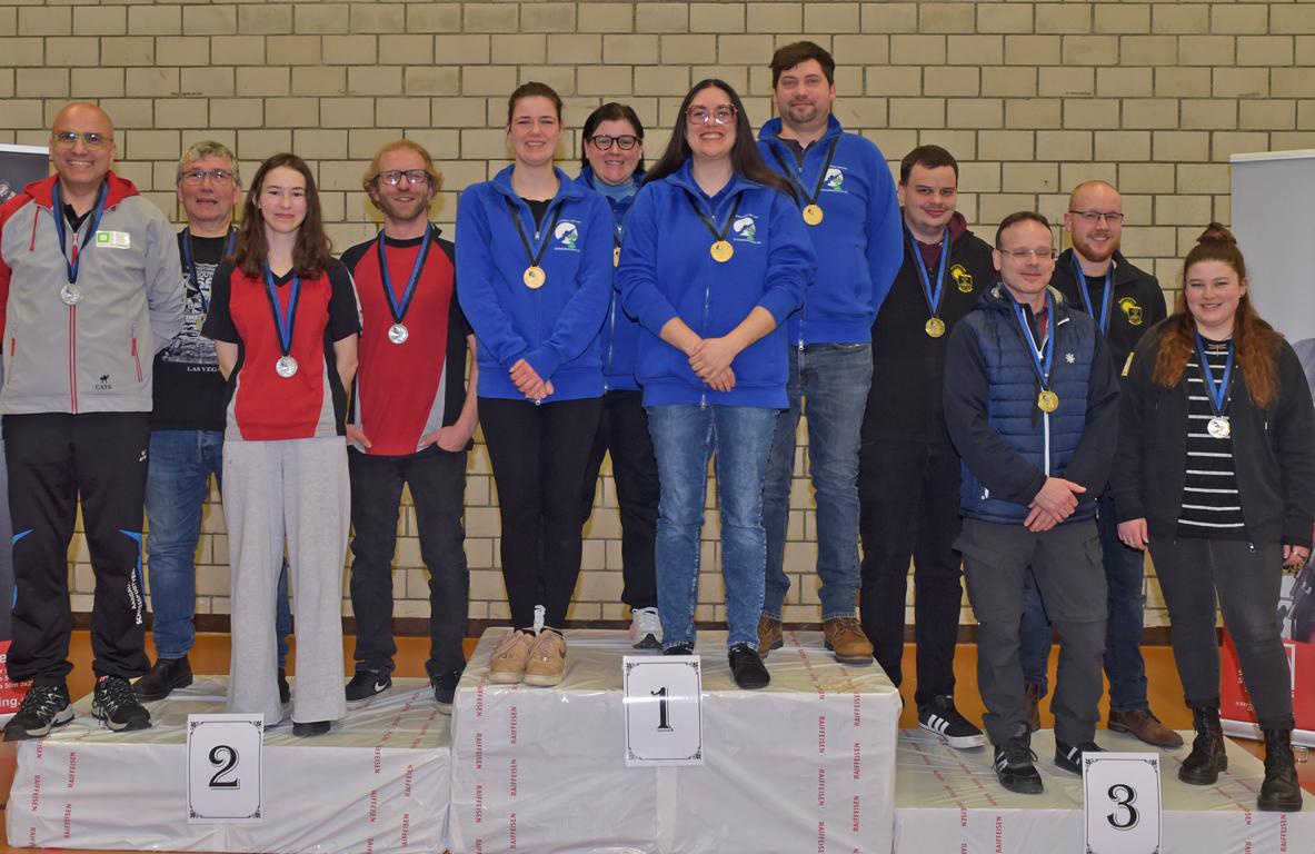 Die Medaillengewinner der Aargauer Gruppenmeisterschaft Gewehr 10 m: (von links): Frick, Buchs und Murgenthal. 