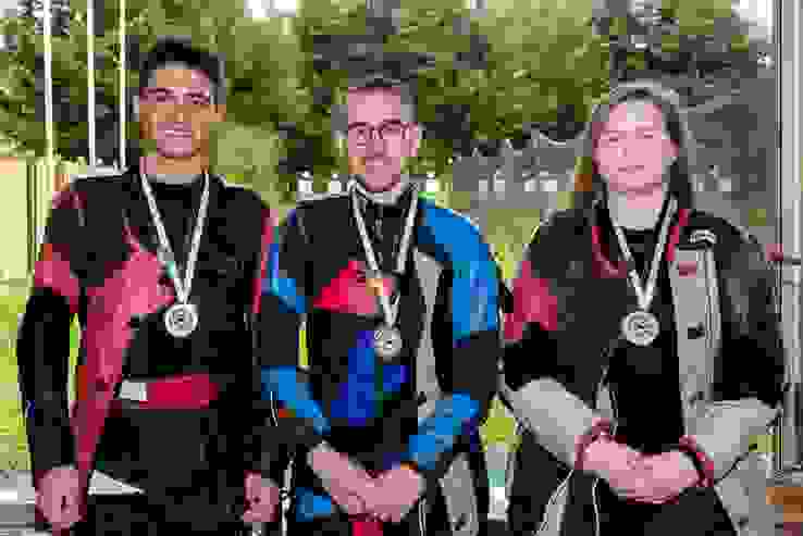 K800_Ansermet 2.JPG Le podium élite du match en 3 positions avec, de gauche à droite, Sven Riedo (2e), Gilles Dufaux (1er) et Muriel Gross (3e).