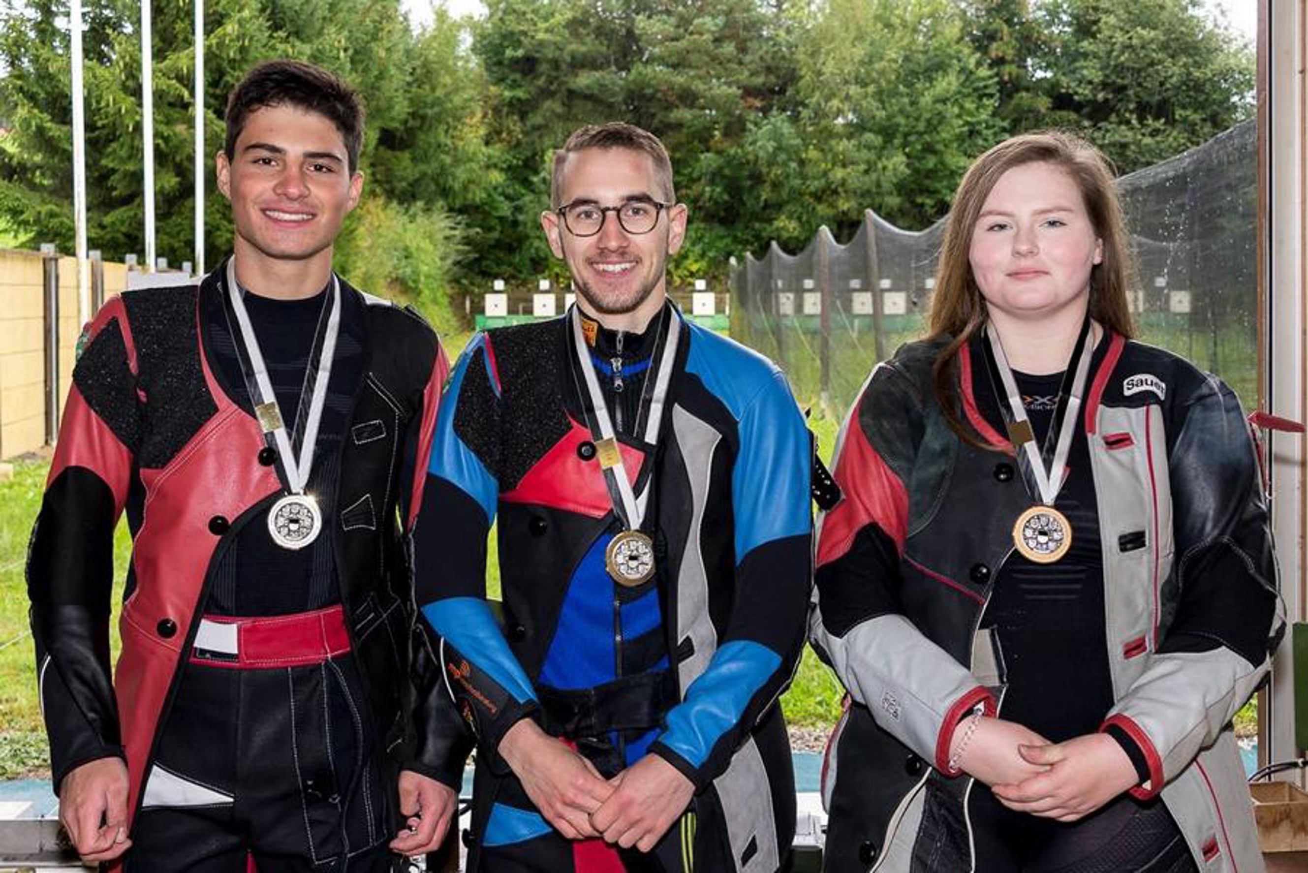 Le podium élite du match en 3 positions avec, de gauche à droite, Sven Riedo (2e), Gilles Dufaux (1er) et Muriel Gross (3e).