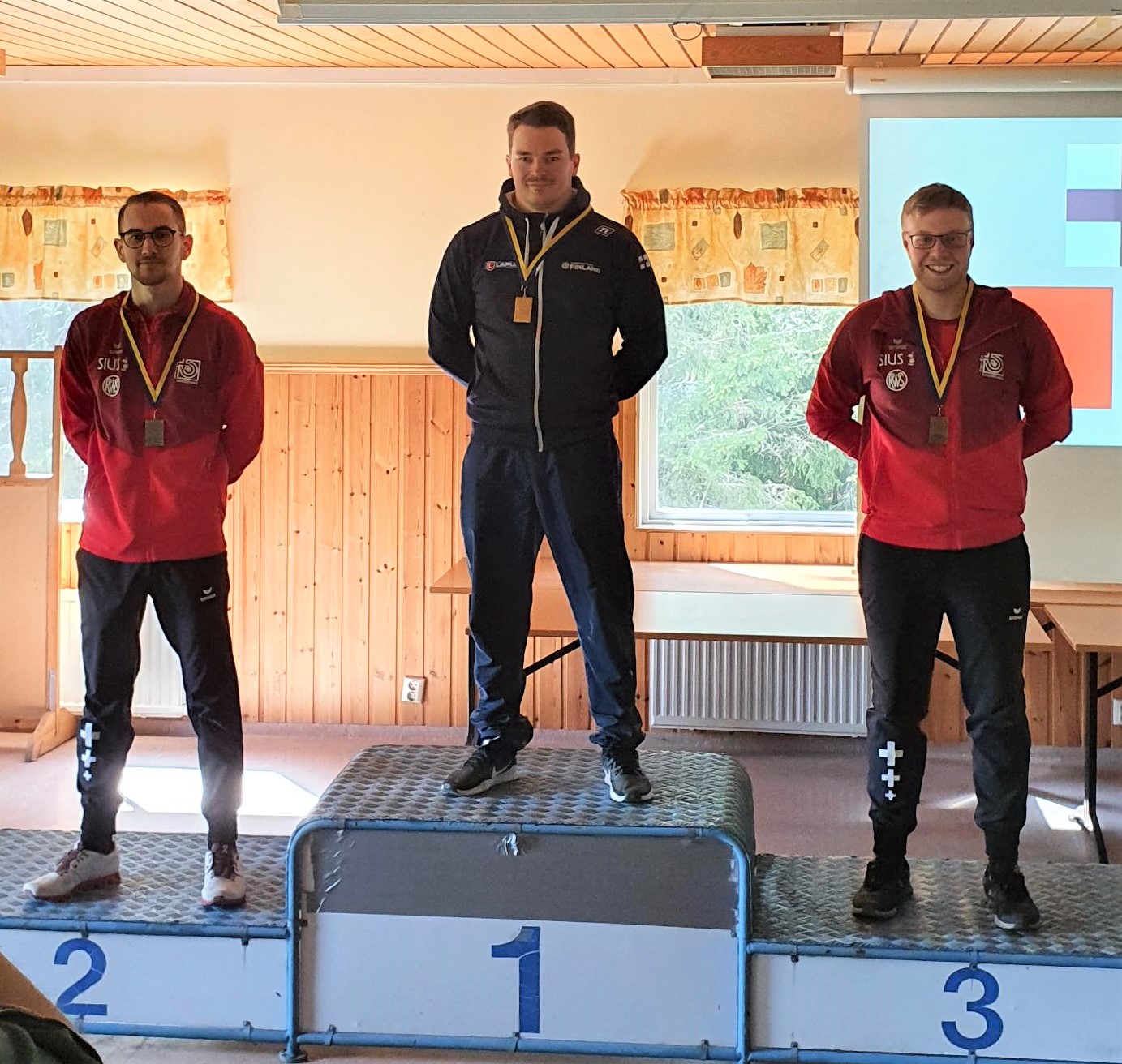 Das Podest Männer G300m liegend: 2. Gilles Dufaux, 1. Juho Autio (FIN), 3. Pascal Bachmann