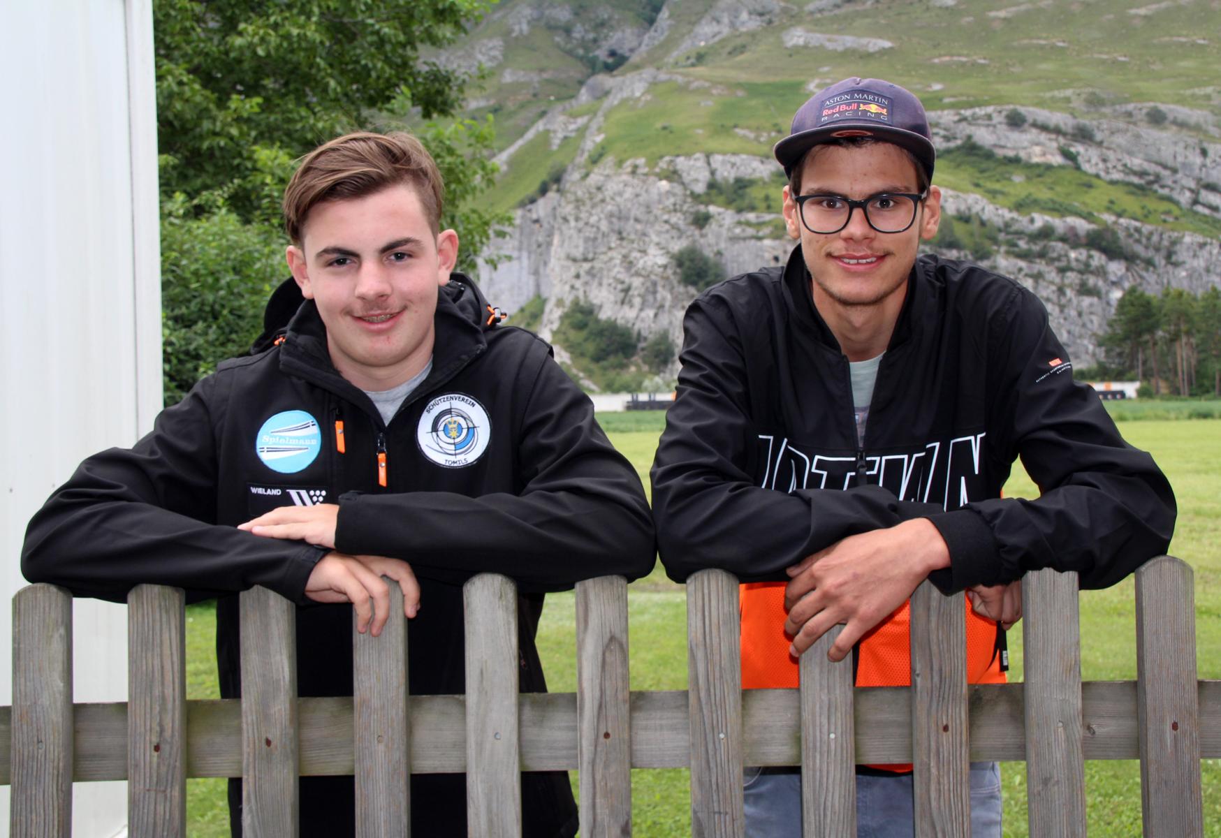 Alter und neuer Bündner Meister: Fabio Giger (links) bei den Jugendlichen und Pascal Cadalbert bei den Jungschützen.