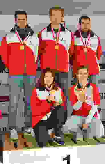 K1024 1. Rang Verband Solothurn Sieger Solothurn mit (stehend v.l.) Fabio Sciuto, Jan Lochbihler und Simon Zellweger; (kniend v.l.): Michèle Bertschi und Janine Frei.