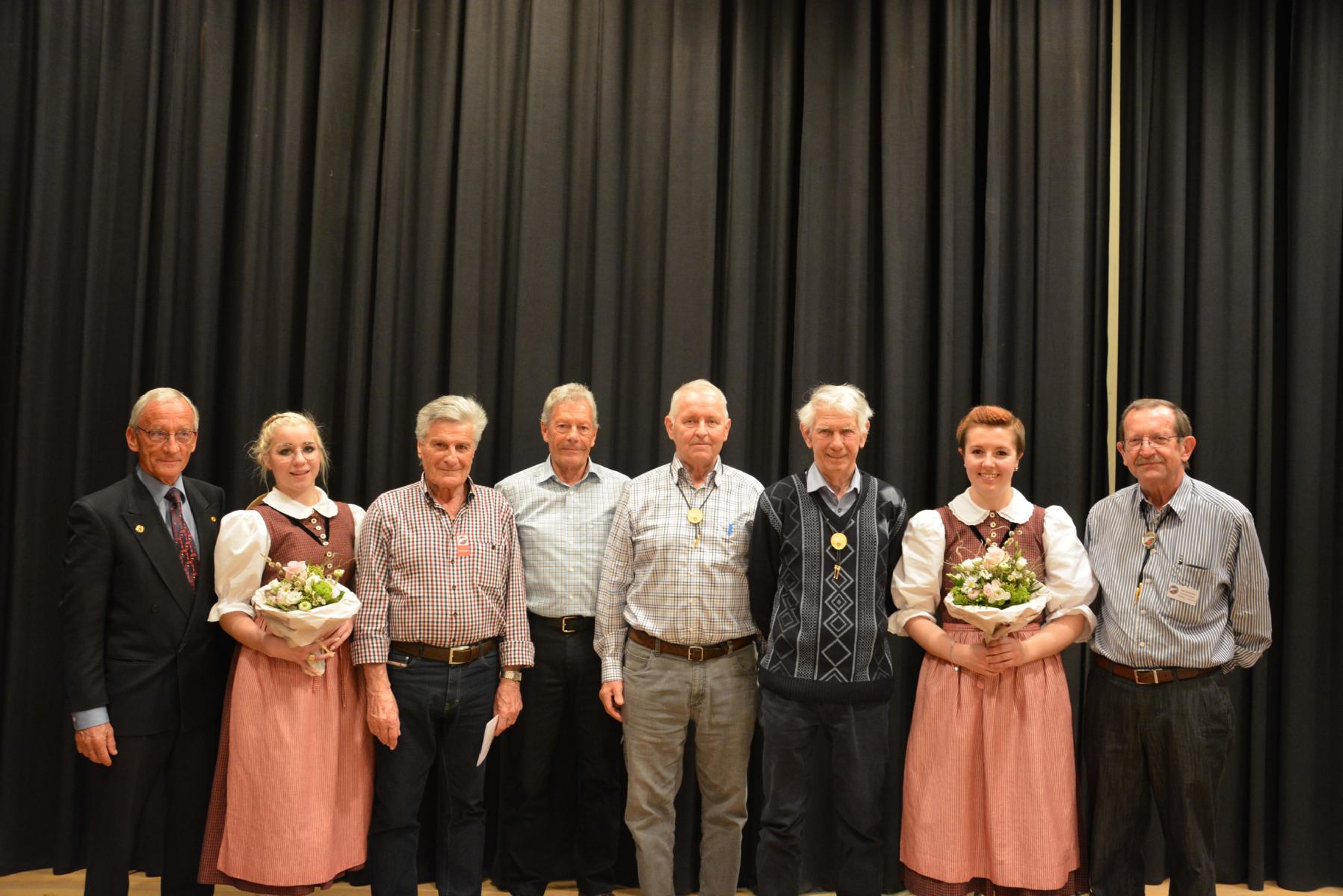 Ehrung mit der zweiten Feldmeisterschaftsmedaille (v.l.): Beat Horat (Unteriberg), Martin Vogt (Wangen), Josef Rickenbach (Tuggen), Emil Janser (Tuggen)