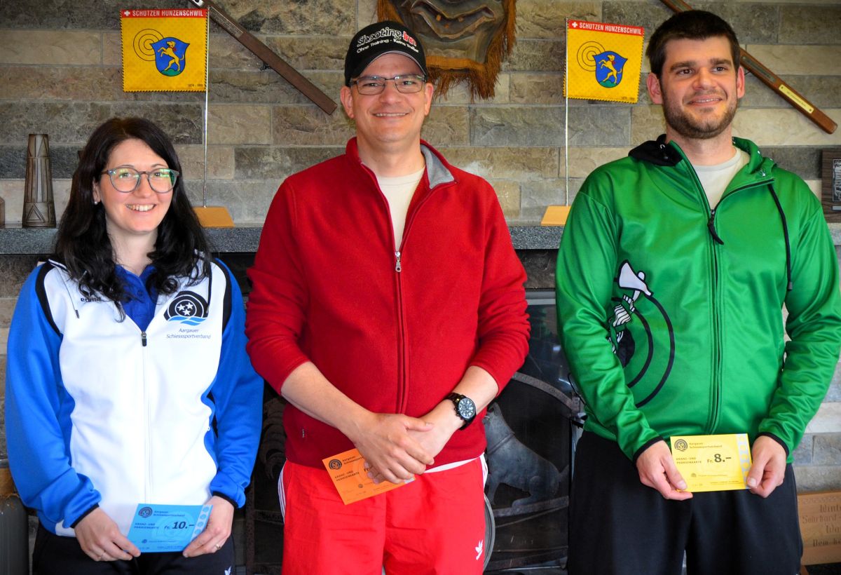 Das Spitzentrio im C-Match auf 25m (v.l.): Tamara Lauber-Vock (2. Rang), Sieger Andy Vera Martin und der drittklassierte Benjamin Buri. 