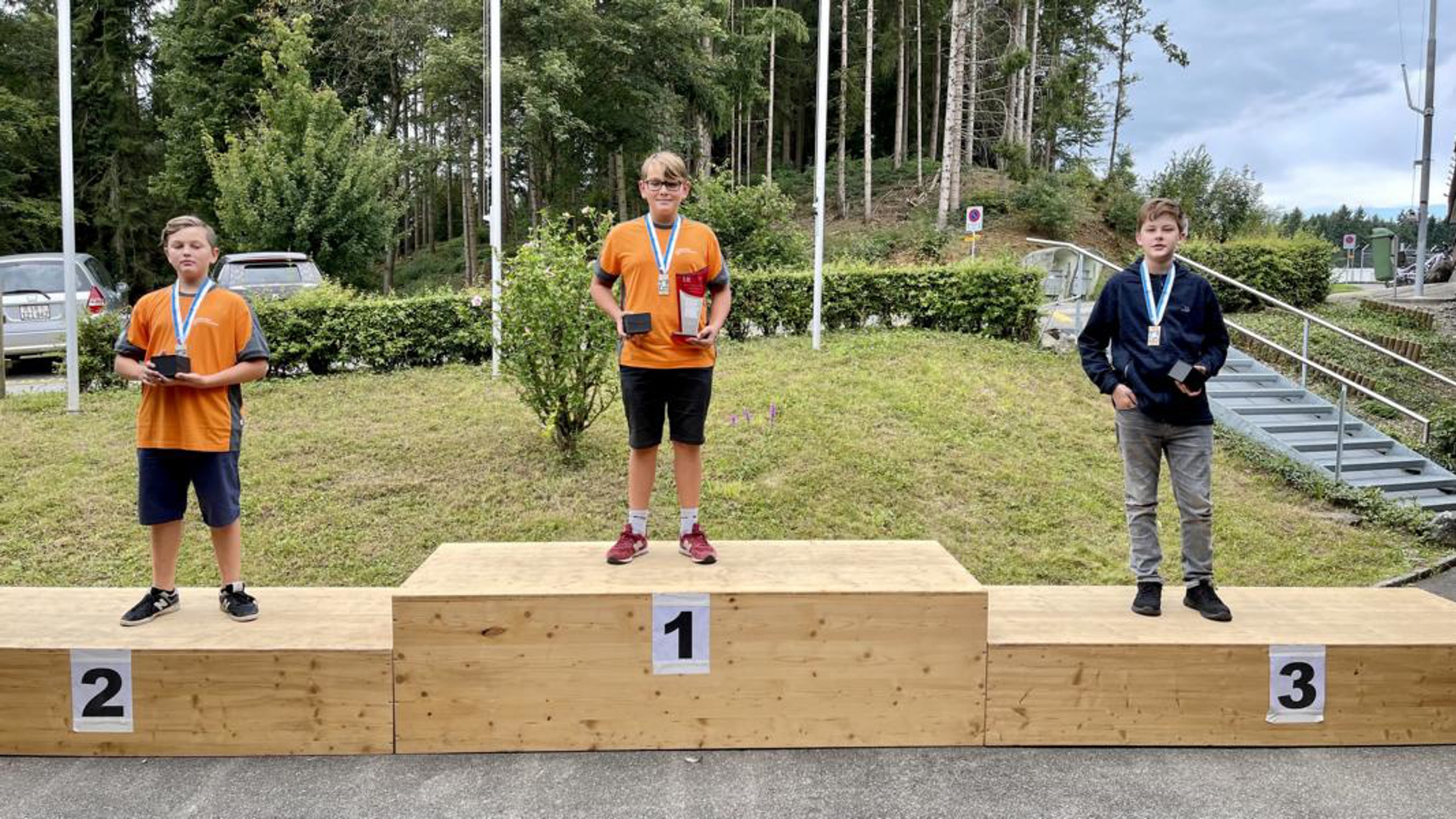 Siegerbild der Kategorie U15 Einzel (von links): Tim Lingg (2.), Ben Lingg (1.), Kevin Rudin (3.)