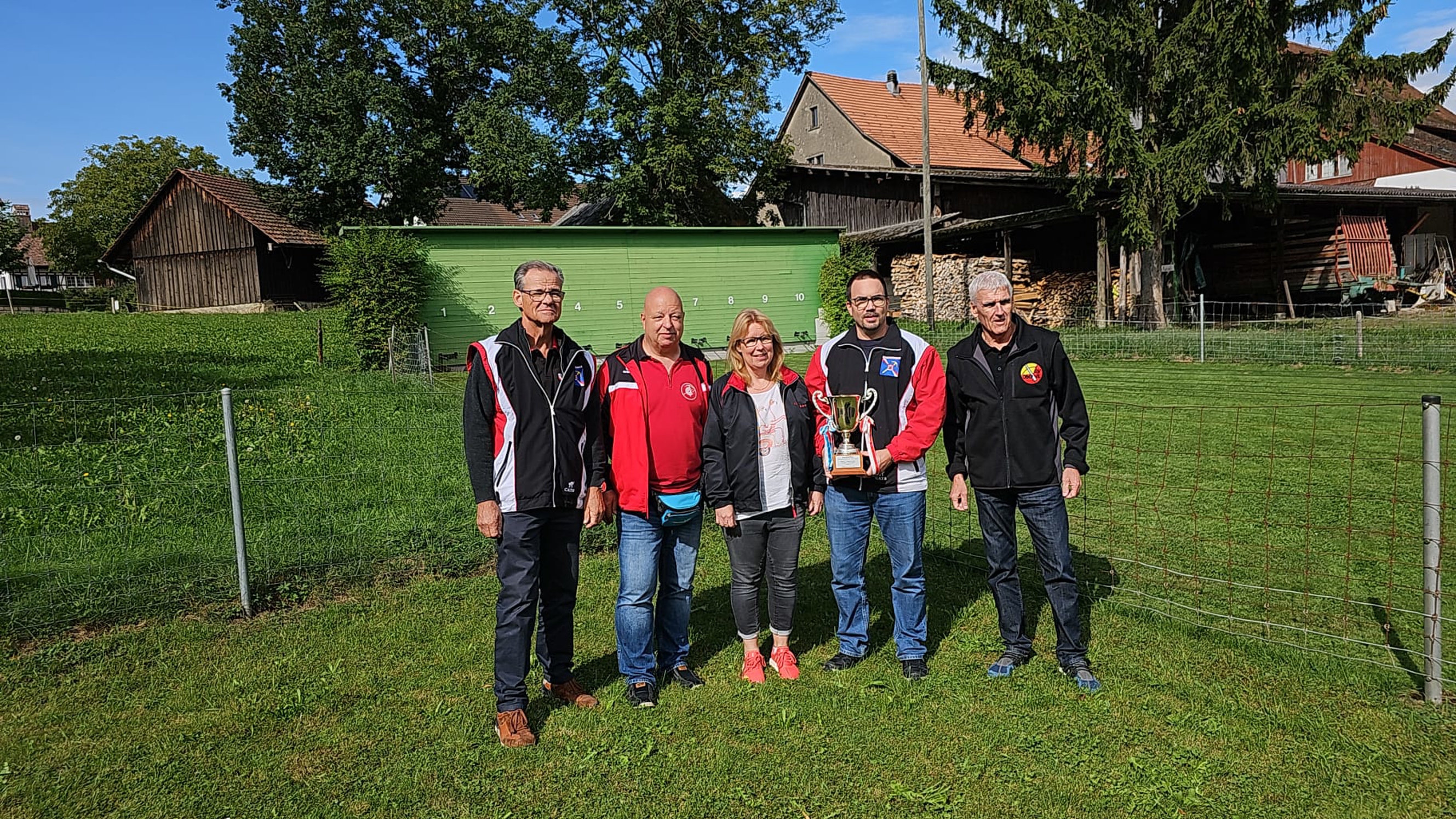 André Morf, Präsident Freundschaftsbund; Heinz Wegmann, Schützenmeister Freundschaftsbund; Andrea Busshart, Freundschaftsmeisterin Elite, AS Bisikon; Andreas Portner, Schützenmeister ASV Nürensdorf und Martin Simmler, Präsident ASV Oberwil (v.l.).
