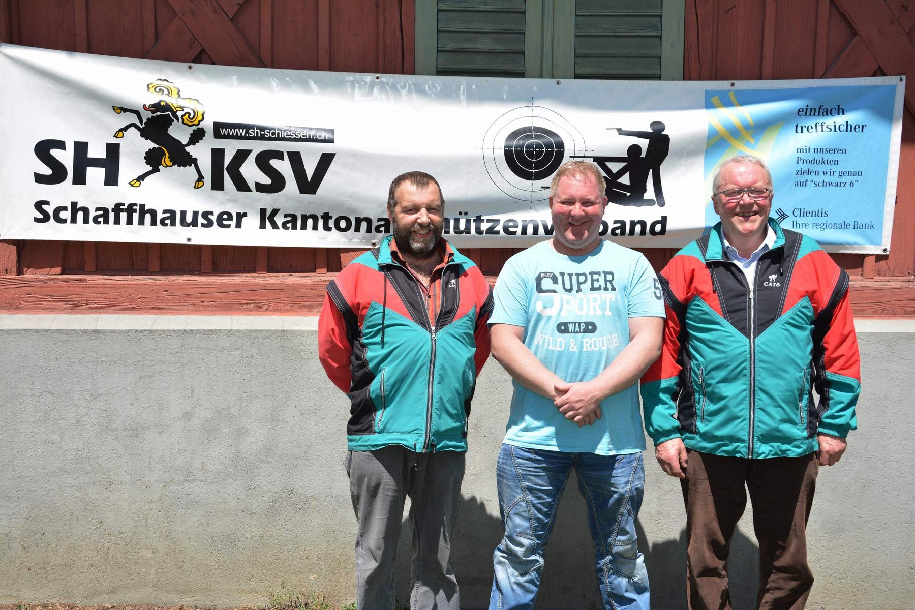 Die Sieger im Feld A (v.l.): Godi Haas, Roger Schnetzler und Peter Gasser (auf dem Bild fehlt: Ralph Frey und Dietmar Eger) von den Schützen Hallau.