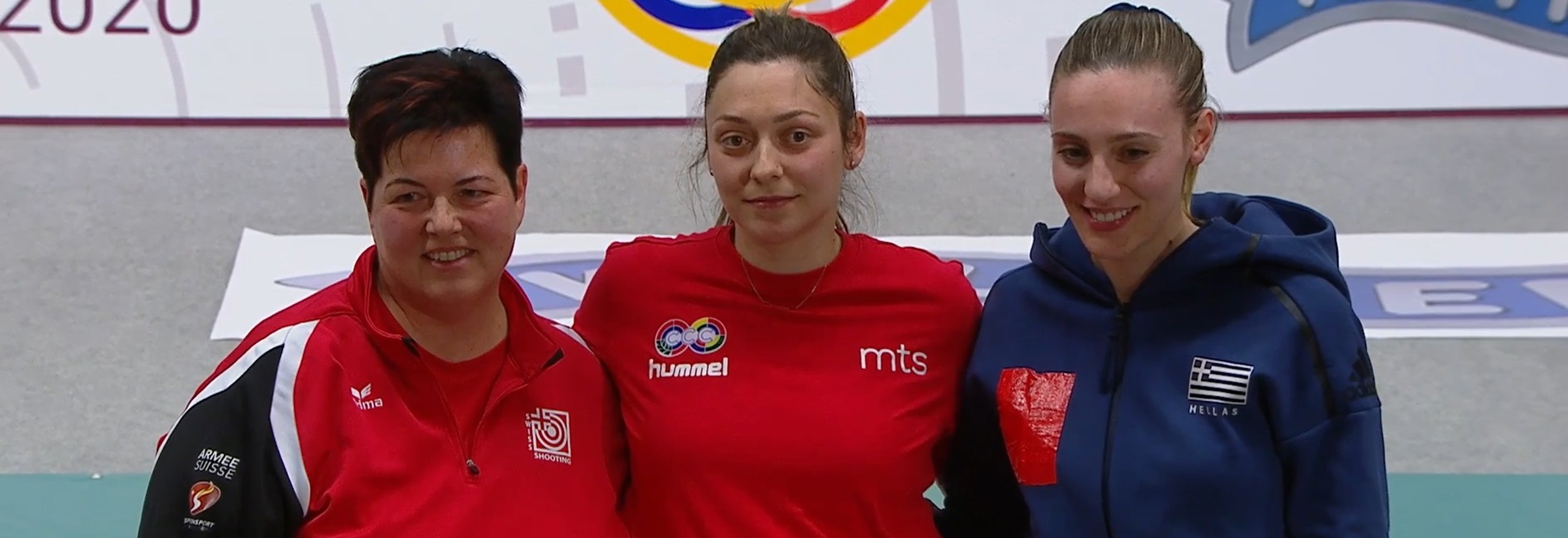 Heidi Diethelm Gerber (links) gewann hinter Bobana Momcilovic Velickovic (Mitte) und vor Anna Korakaki EM-Silber.
(Screenshot Live Broadcast)
