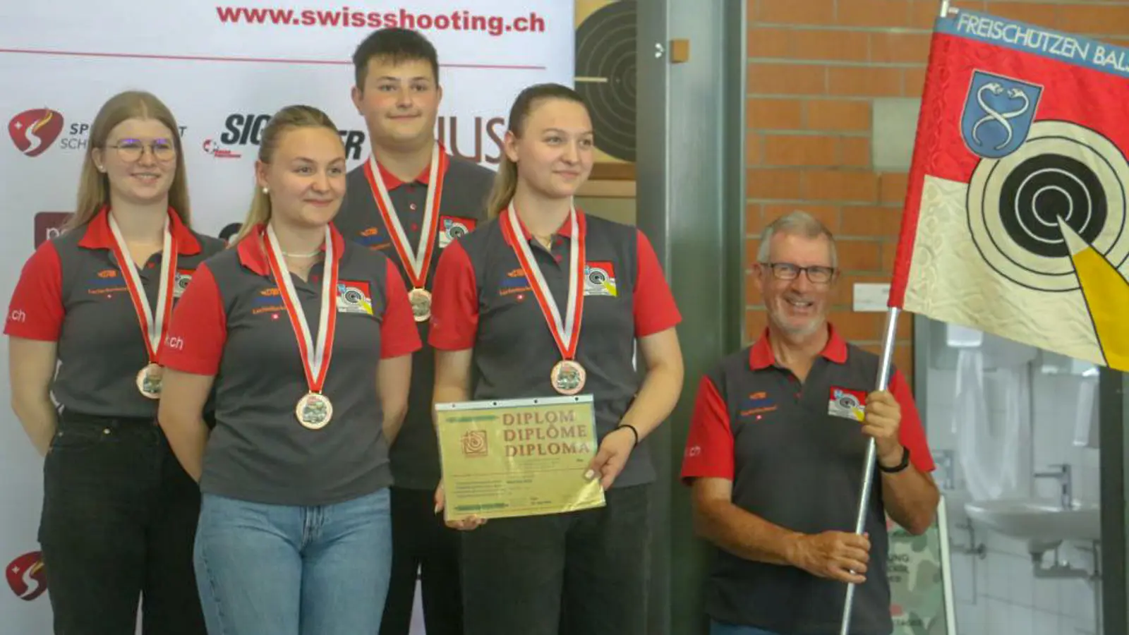 Das drittplatzierte Balsthal mit Standarte