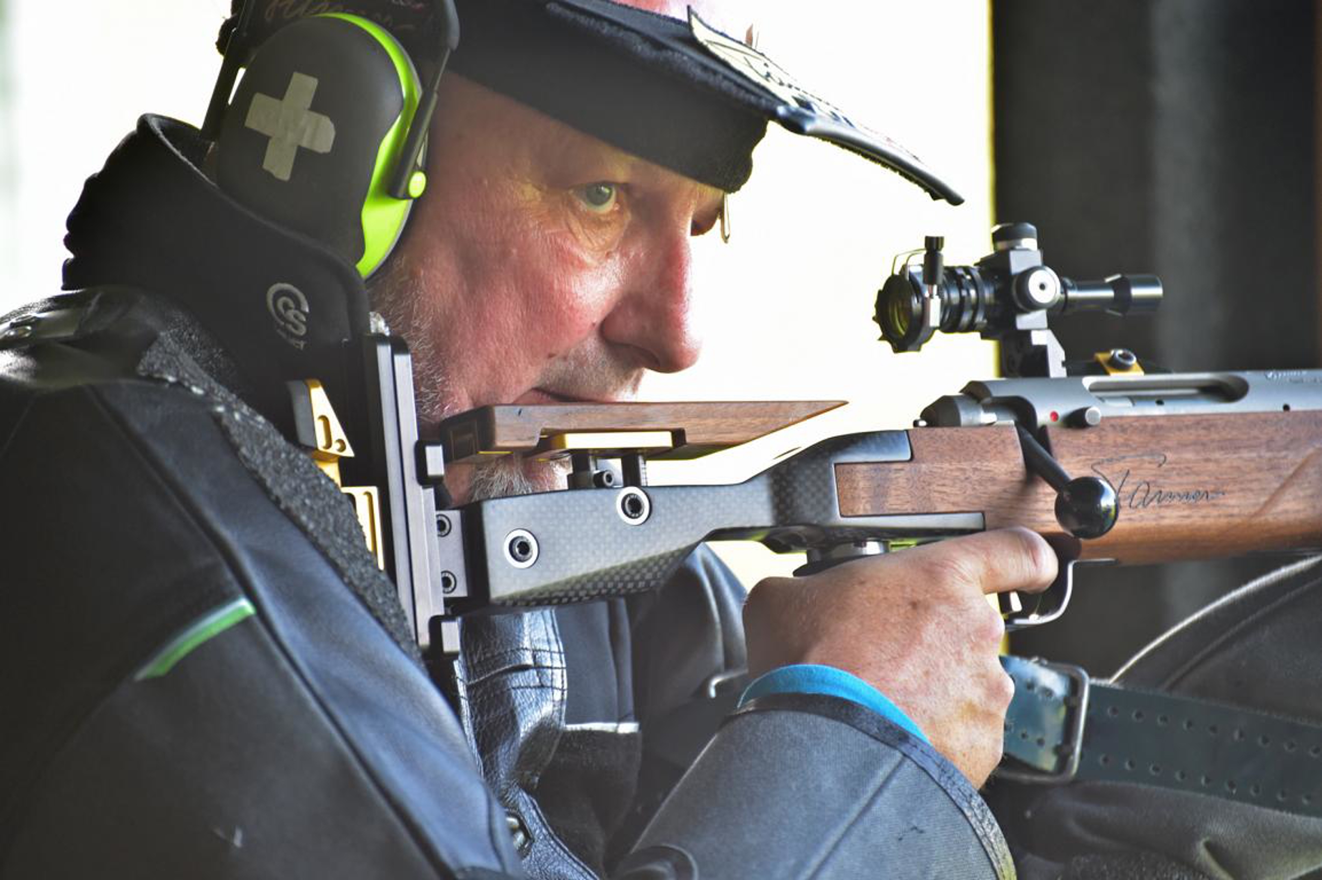 Der Titelverteidiger mit dem Standardgewehr, Rolf Denzler, kontrollierte die Konkurrenz nach Belieben. 