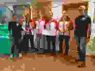 SSD_9.jpg Jasmine Felder, Stephan Fröhlich, Thomas Mäder, Oliver Wettstein, Nadja Kübler und IKSV Präsident Thomas Speerfechter (v.l.)