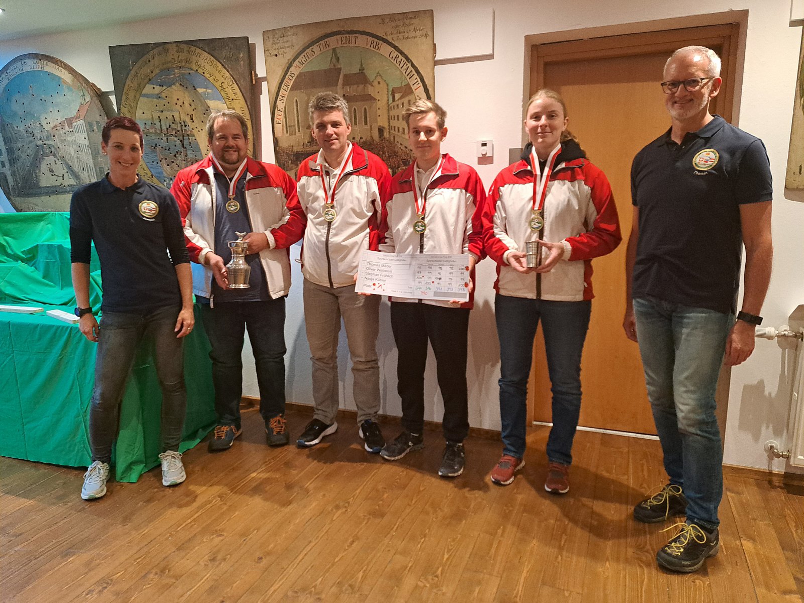 Jasmine Felder, Stephan Fröhlich, Thomas Mäder, Oliver Wettstein, Nadja Kübler und IKSV Präsident Thomas Speerfechter (v.l.)