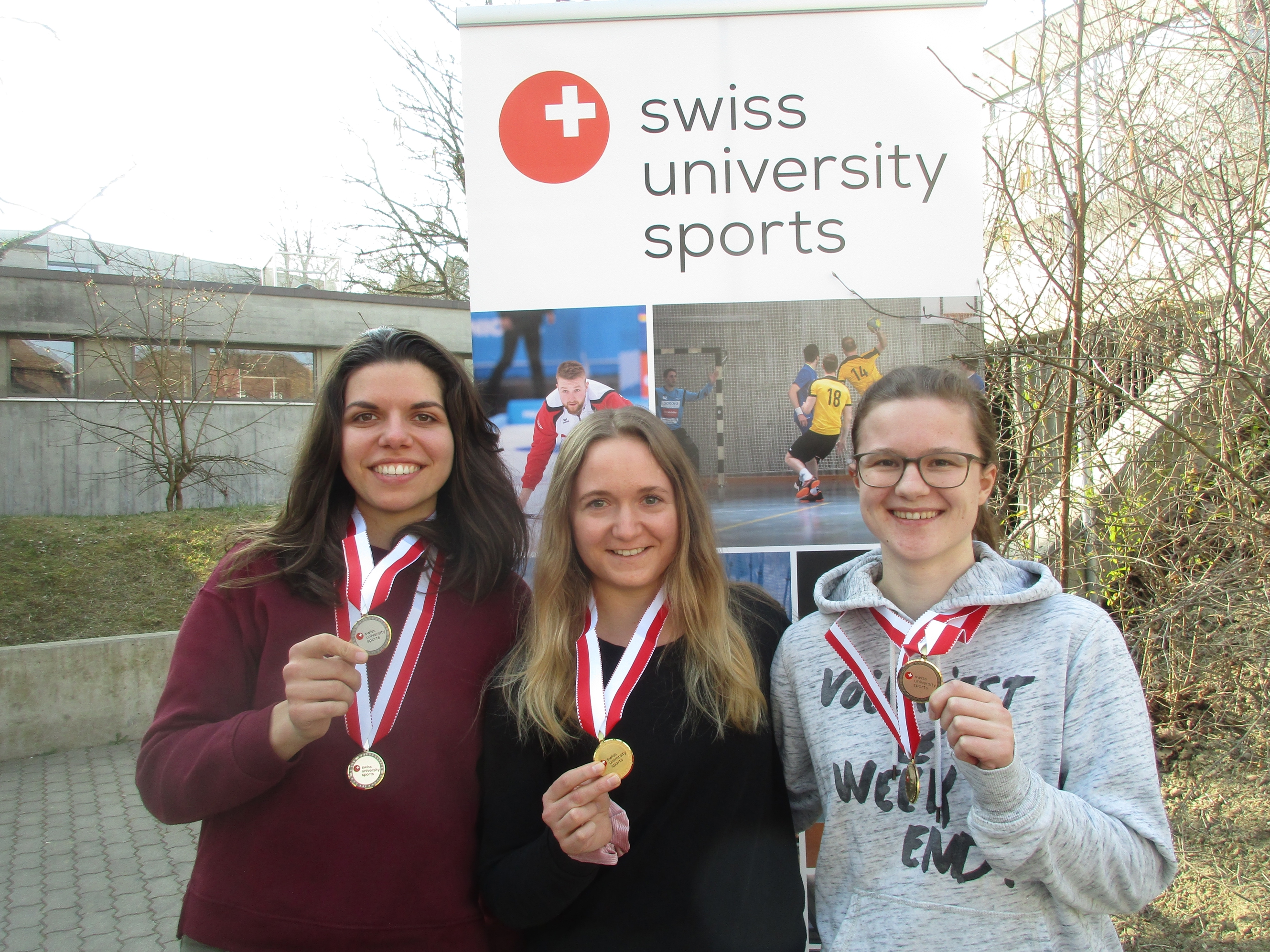 Gewehr 10m Damen: Chiara Leone (2. Platz); Muriel Züger (1. Platz); Janine Frei (3. Platz)