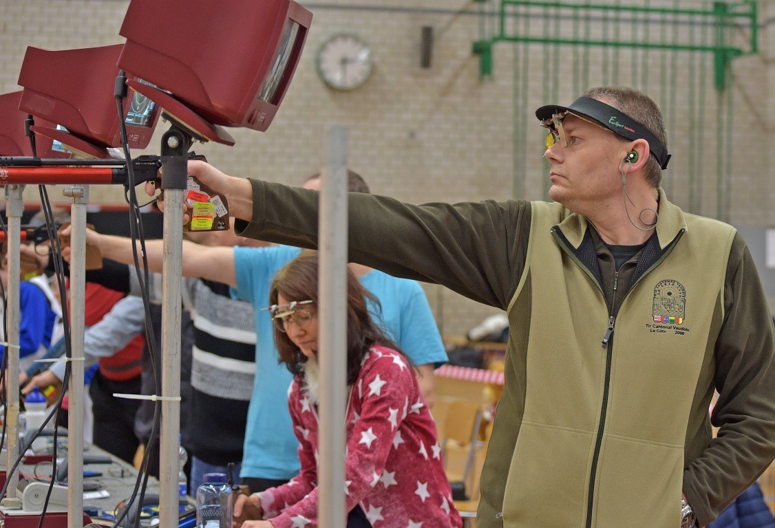 Pistolenschützen Dieter Grossen auf dem Weg zum neuen Aargauer Finalrekord.