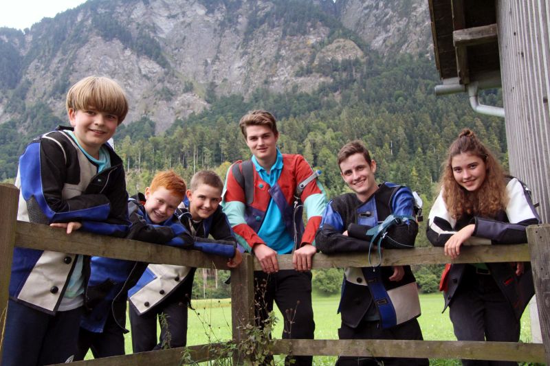 Auf den Punkt getroffen (vl): Der Bünder Schützennachwuchs Gewehr 50 Meter Linus Maissen, Andri Quinn, Fabian Schmid, Sandro Weber, Mirco Caduff und Lea Schmid.