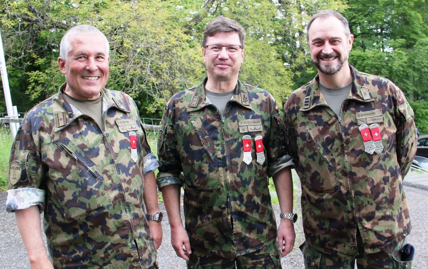 Treffsichere Militär (v.l.): Brigadier Peter C. Stocker (Kommandant Militärakademie, MILAK), KKdt Aldo C. Schellenberg (Chef Kommando Operationen – Stv CdA), Oberst Daniel Bosshard (Kreiskommandant Kanton Zürich)