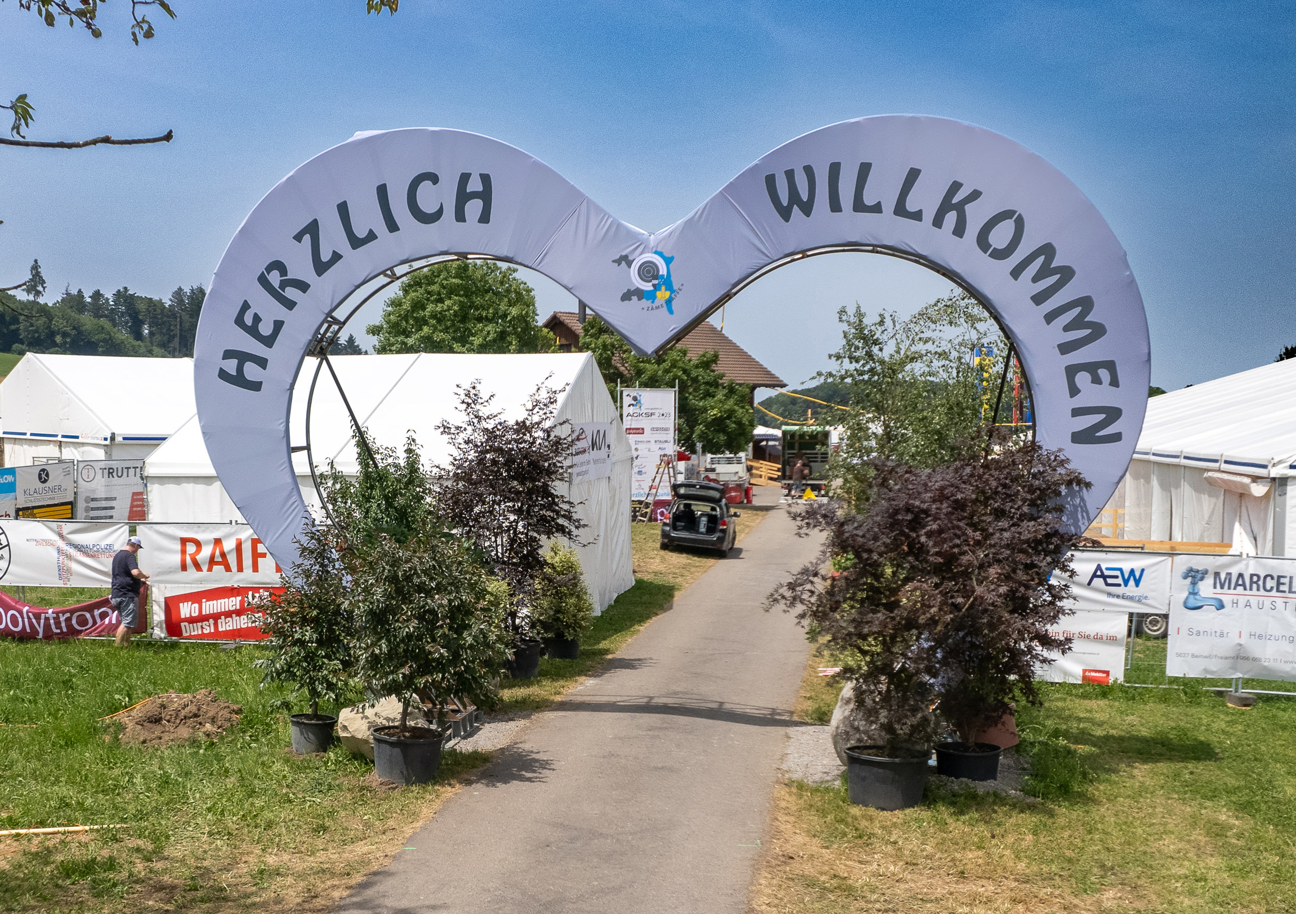 Das mit viel Liebe hergerichtete Festzentrum des 31. Aargauer Kantonal-schützenfestes ist parat für 8000 Schützinnen und Schützen. (Foto: ksch)