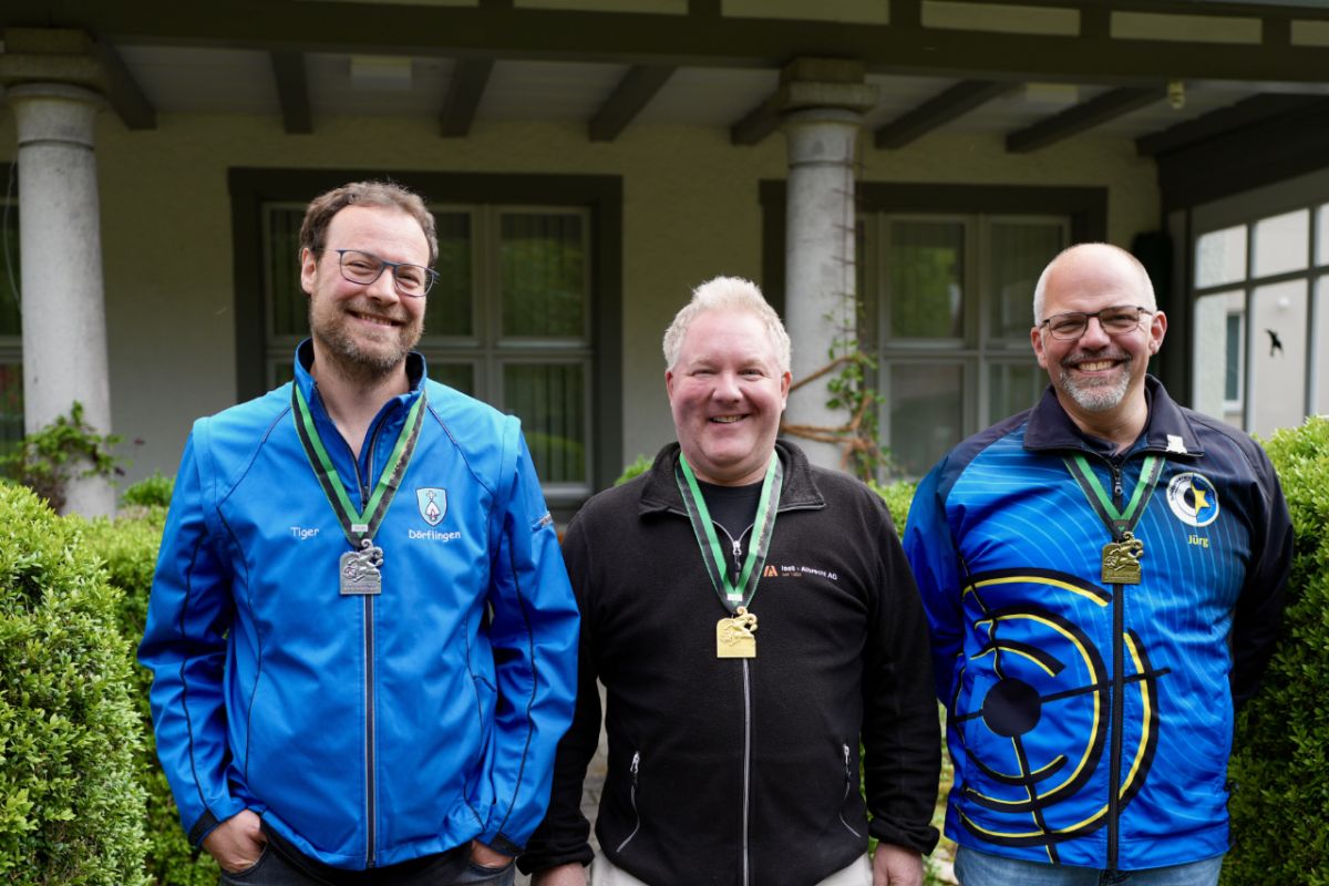 Podest Standardgewehr 300m 2x30: 1. Roger Schnetzler, Schützen Hallau, 572 Pt.; 2. Christian Risch, SG Dörflingen, 568 Pt; 3. Jürg Meister, SV Merishausen, 556 Pt.
