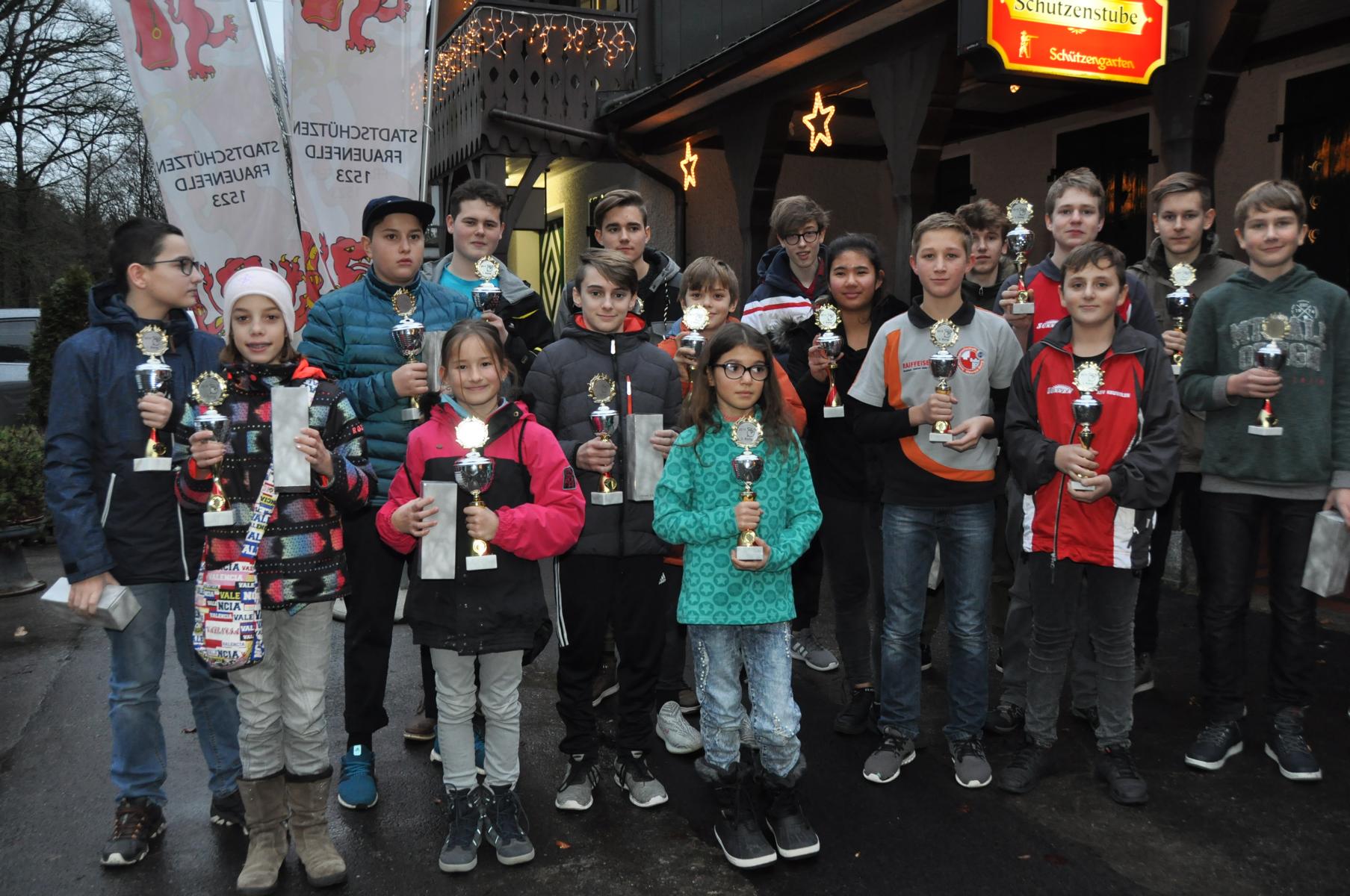 Die glücklichen Pokalgewinner aller Disziplinen