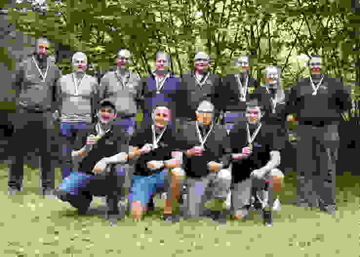 Siegerfoto (Giffers-Tentlingen 1, Schmitten-Flamatt 2, Vorne Schmitten-F....jpg Siegerfoto Gruppenmeisterschaft 25m (v.l.):
2. Rang Giffers-Tentlingen 1 (Urs Jenny, Gérard Gendre, Pascal Broch)	
3. Rang : Schmitten-Flamatt 2 (Hans-Peter Brülhart, Alice Ambrosini, Lauriane Ambrosini, David Sissaoui)
Mitte vorne : 1. Rang : Dominik Brühlhart Laurent Stritt, Ueli Blatti, Gregory Emmenegger