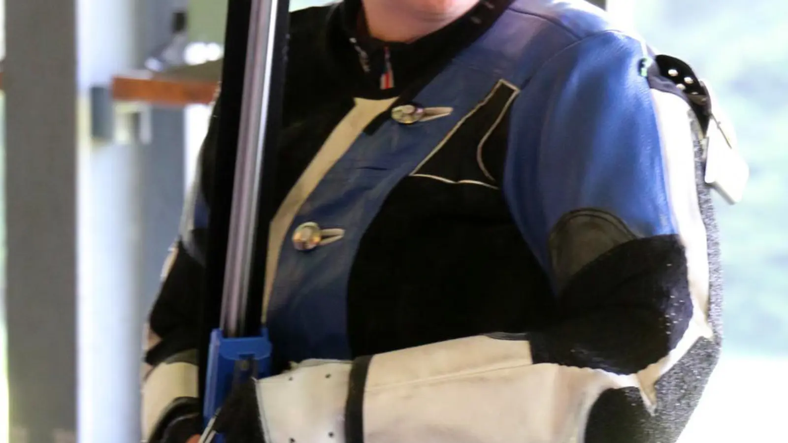 Silvia Guignard mit Standardgewehr
