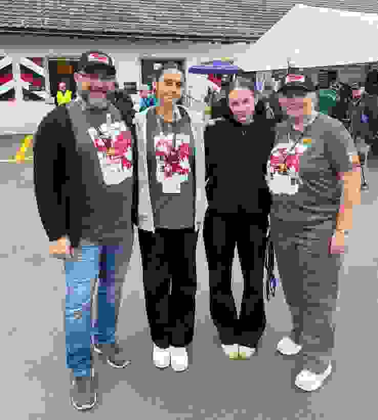 K1024 Family Die Schützenfamilie Loffler aus Vancouver: Vater Alex, die Töchter Ava (16) und Mia (14) und Mutter Rachel. Alle vier sind bei der Vancouver Swiss Canadian Mountain Range Association aktiv.