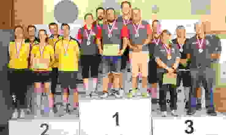 SGM G50 Final Podestbild Die Siegergruppe aus Balsthal, flankiert von Erstfeld (2.) und Dielsdorf