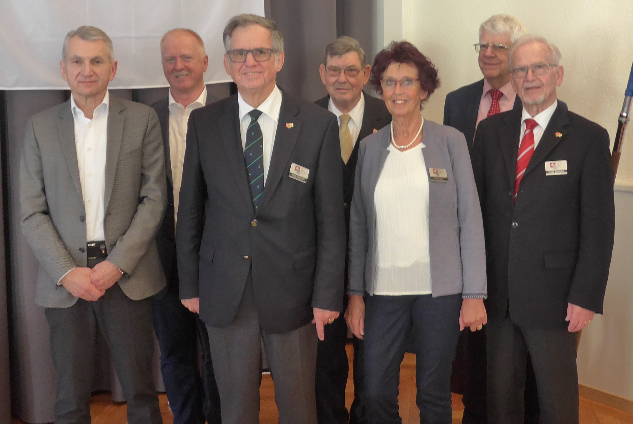 Der neu zusammengesetzte Vorstand des Veteranenbunds Schweizerischer Sportschützen.