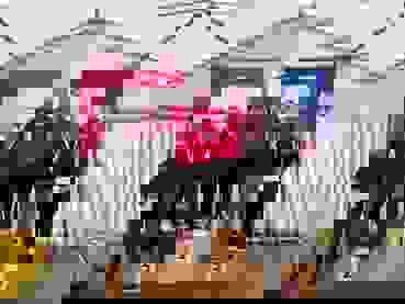 IMG 20251004 WA0006 Die strahlenden Sieger von der Gruppe Bulle-Grevîre (Mitte), die zweitplatzierten Genève Arquebuse 1 (links) und die stolzen Bronzemedaillengewinner von Schmitten-Flamatt (rechts).