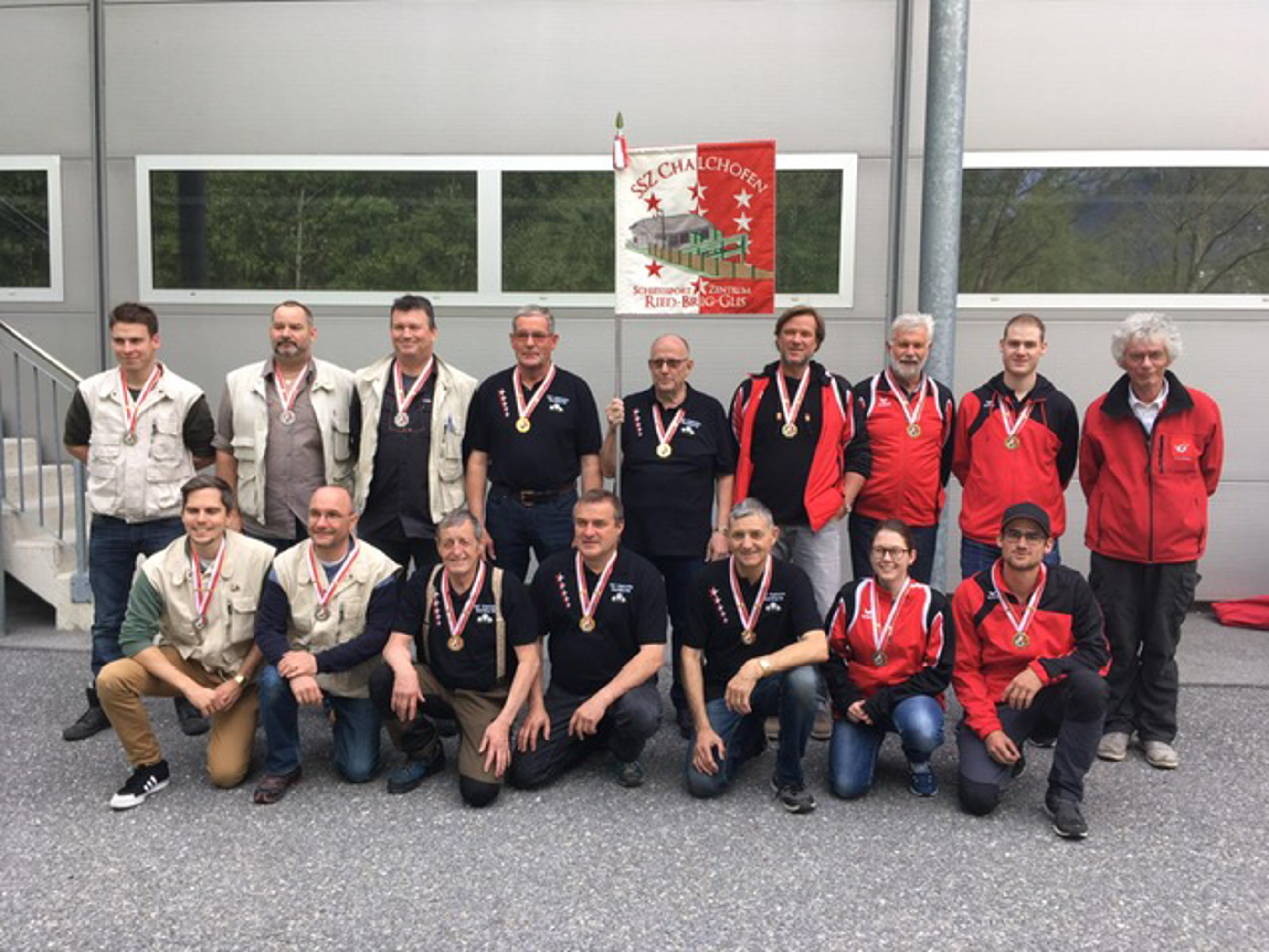 Die Siegergrupen Feld A: SSZ Chalchofen Edelweiss vor St. Martin A1 und Visperterminen A1.