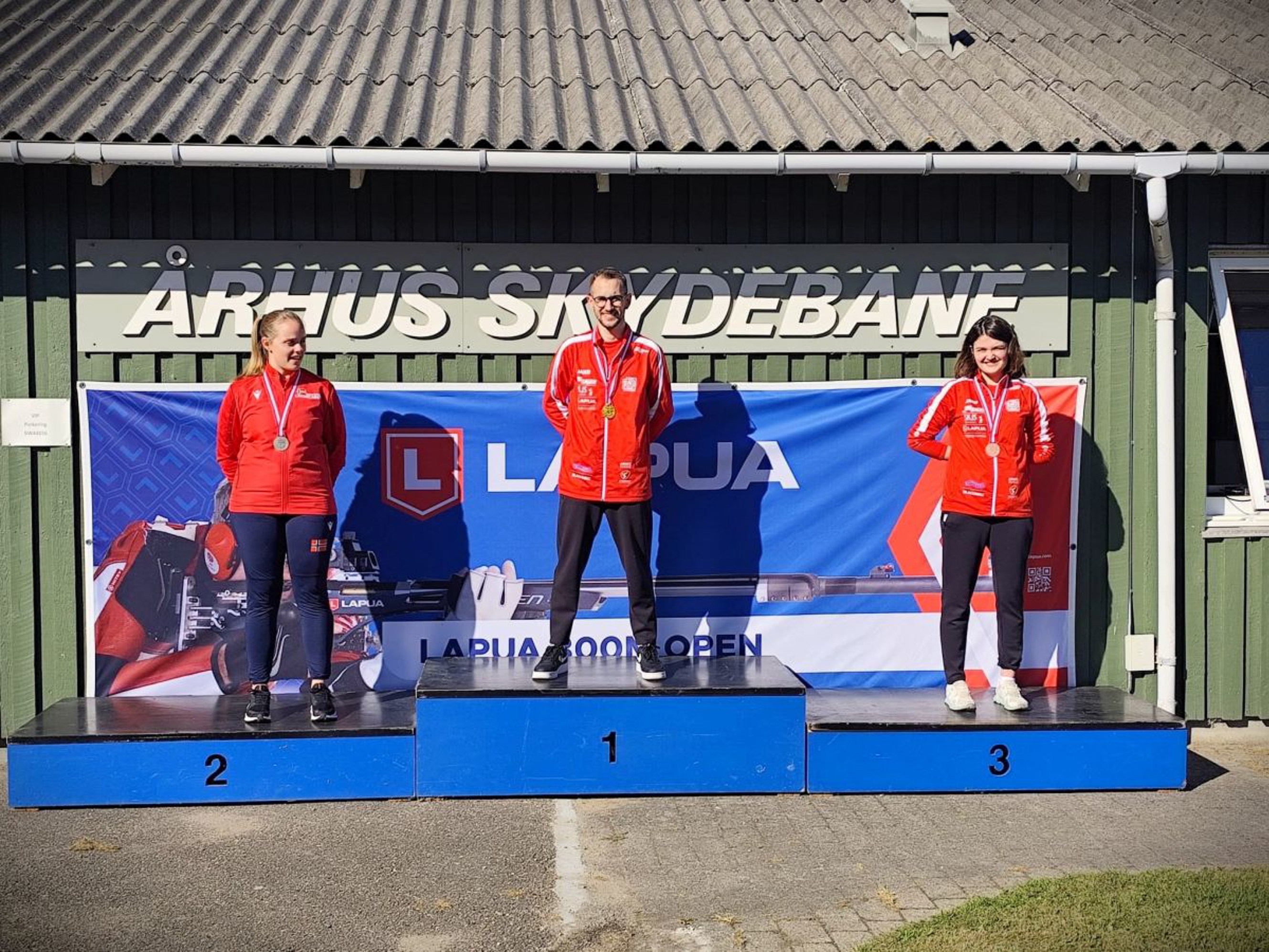 Podest Standardgewehr 300m Dreistellung Open: 1. Gilles Dufaux (SUI); 2. Jenny Vatne (NOR); 3. Michèle Bertschi (SUI).