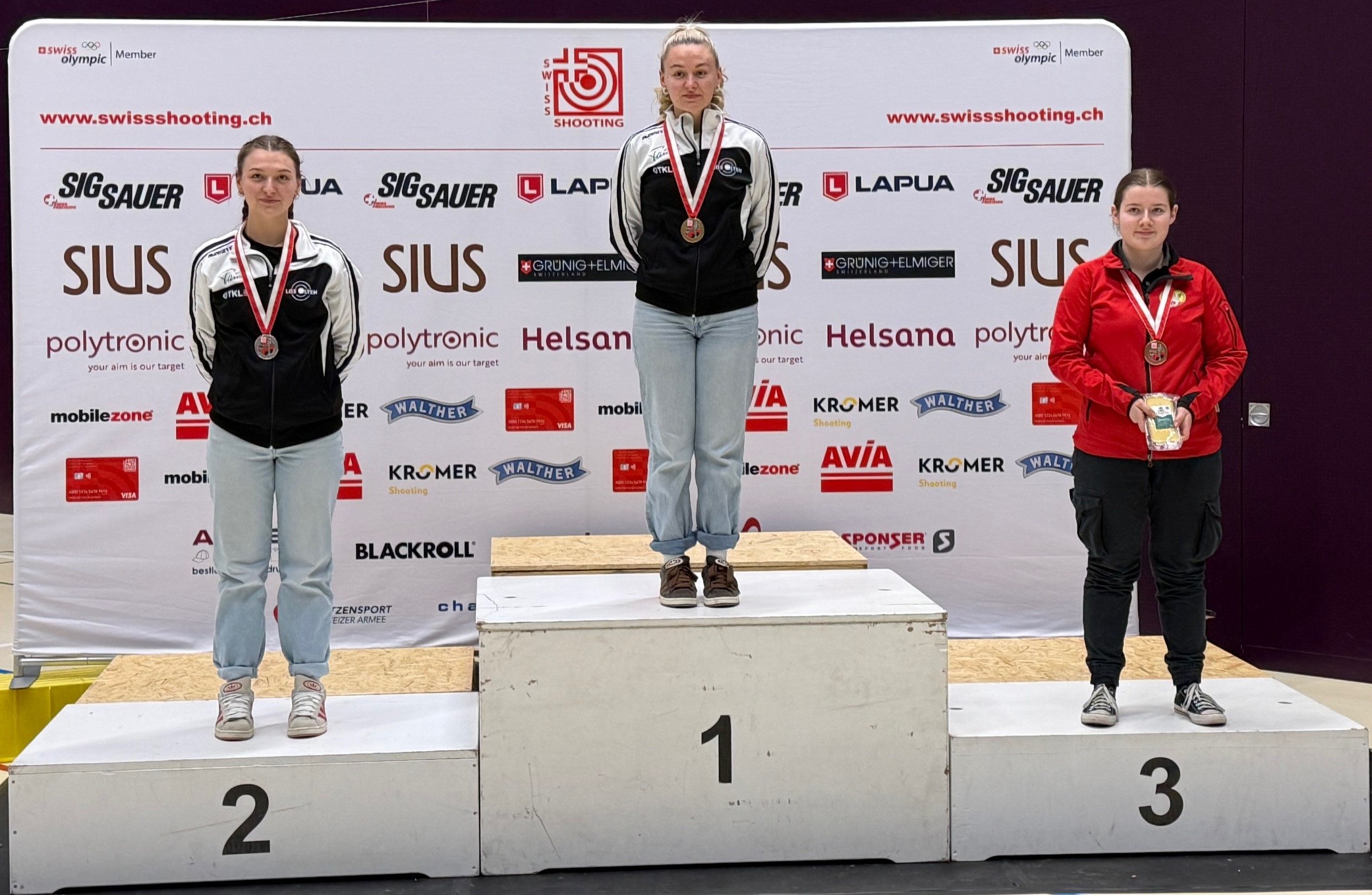Podest U21 Juniorinnen (v.l.): Emely Jäggi, Vivien Jäggi, Emely Gyger