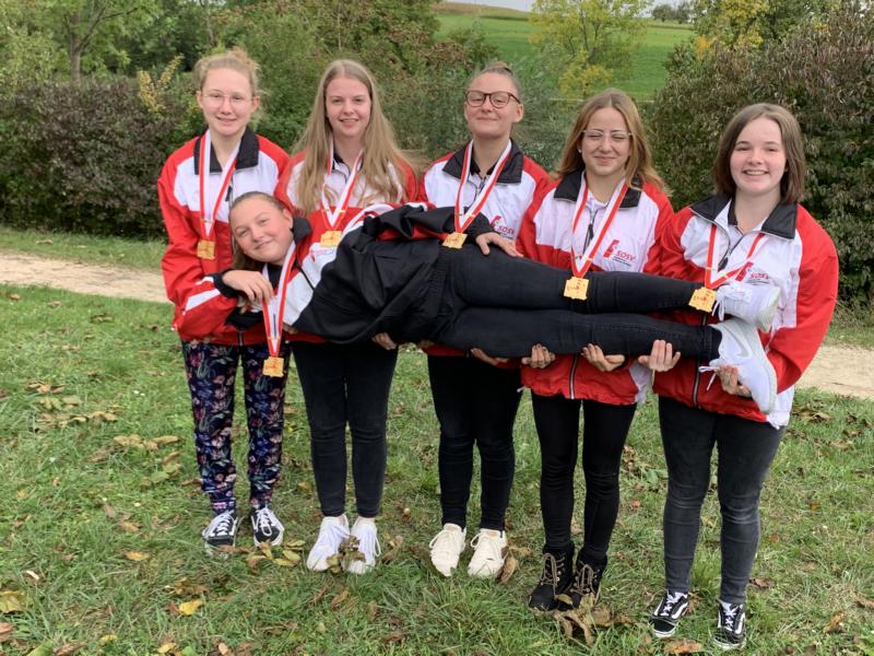 Das Solothurner Siegerteam (v.l.): Nina Eggli, Jasmin Blum, Vivien Jäggi, Jaqueline Hafner, Gina Gyger und Emely Jäggi (liegend)
