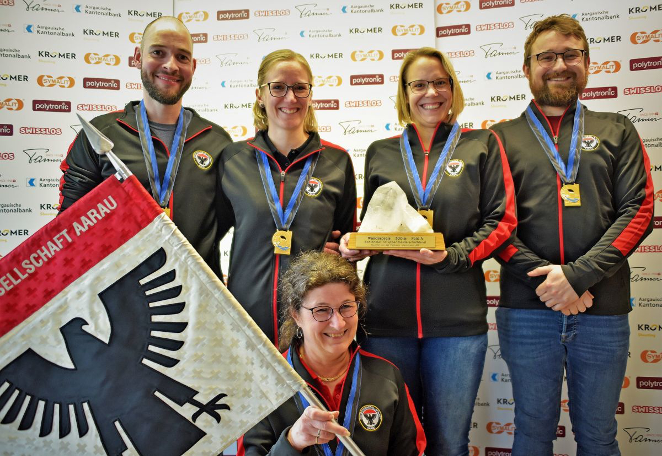 Das überragende Team des Tages mit dem Standardgewehr 300m (v.l.): Stefan und Bettina Bereuter, Michèle Maurer, Andrea Rossi und Coach Marianne Müller; es fehlt Thomas Läuppi.