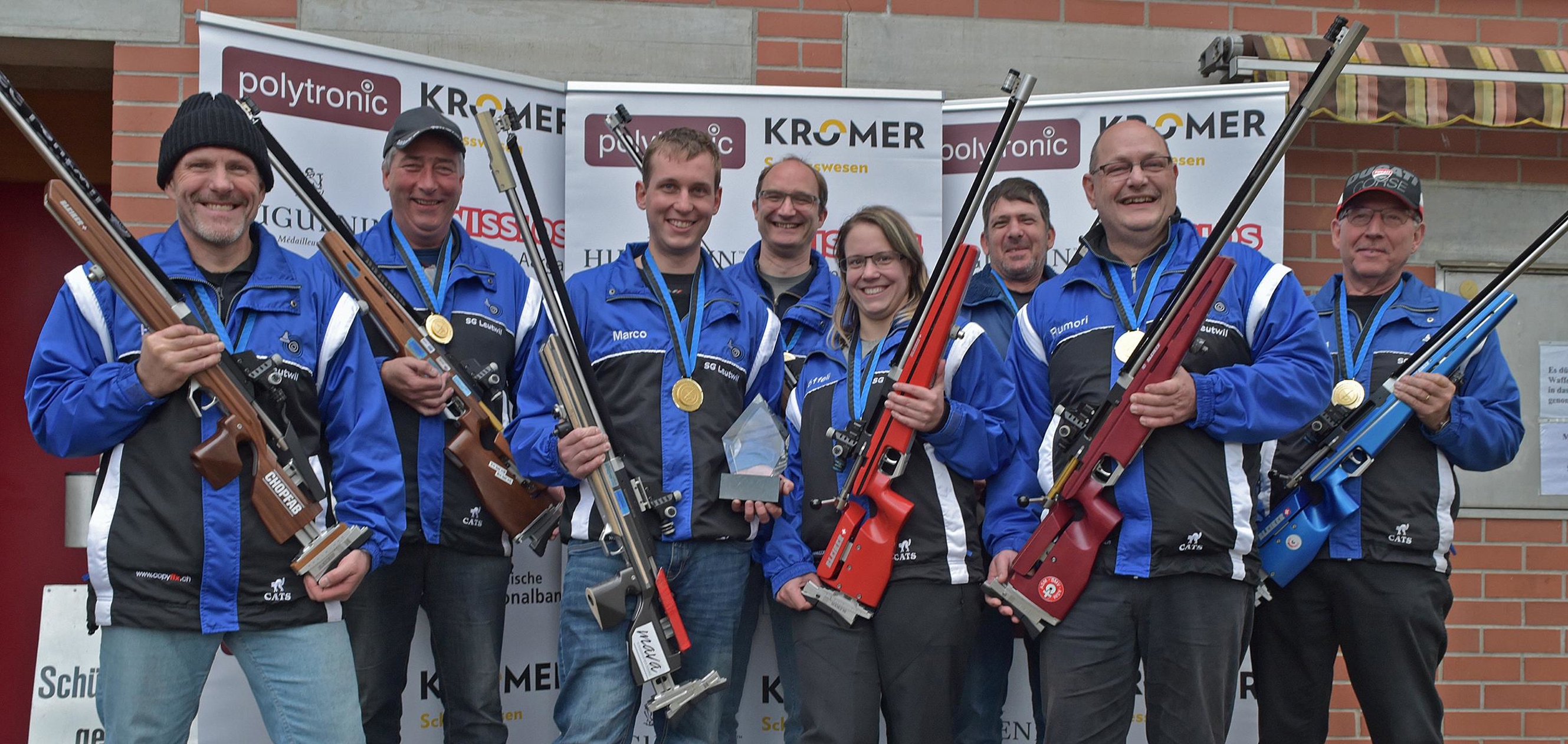 Das siegreiche Leutwiler Team mit (v.l.): Hanspeter Gloor, Beat Stauber, Marco Lüscher, Matthias Lüscher, Michèle Maurer, Werner Neeser, Bruno Emori und Hansueli Lüscher.