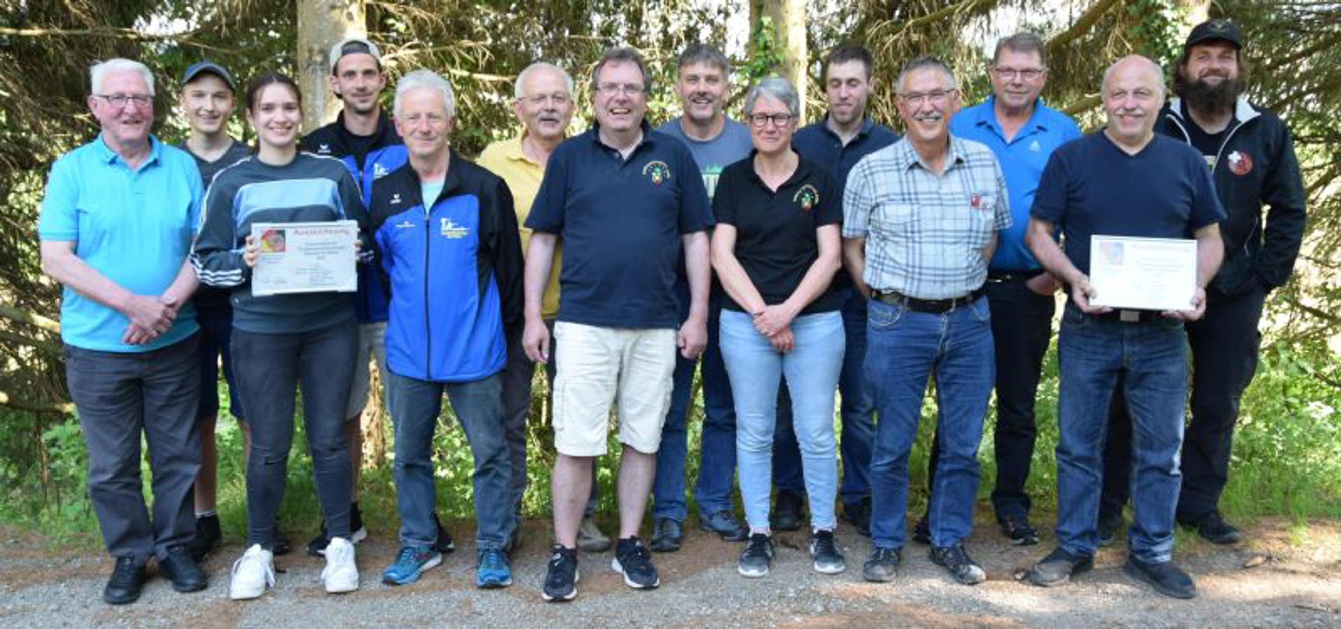 Platz 1: Bowil 1 996.4 (499.5/496.9); Platz 2: Huttwil 1 994.8 (495.3/499.5); Platz 3: Schallenberg 1 993.7 (492.4/501.3),