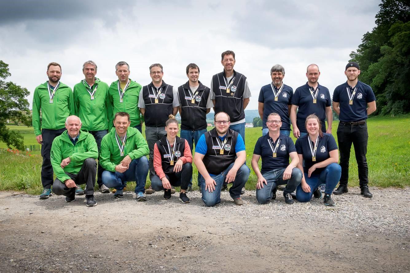 Le podium de l'élite avec, de gauche à droite, les quintettes de Fribourg (2e), Alterswil (1er et champion fribourgeois 2019), et Bulle (3e).