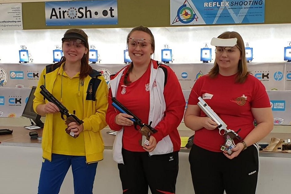 Strahlende Siegerin: Franziska Stutz (Bildmitte).