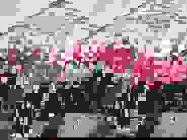 Foto3.jpeg Gold in der Mannschaftswertung für die Schweiz in der Diziplin «Königgrätz»: (3er Team, «Lamarmora» Original; Perkussions Militärgewehr Cal >13.5mm 50m stehend)