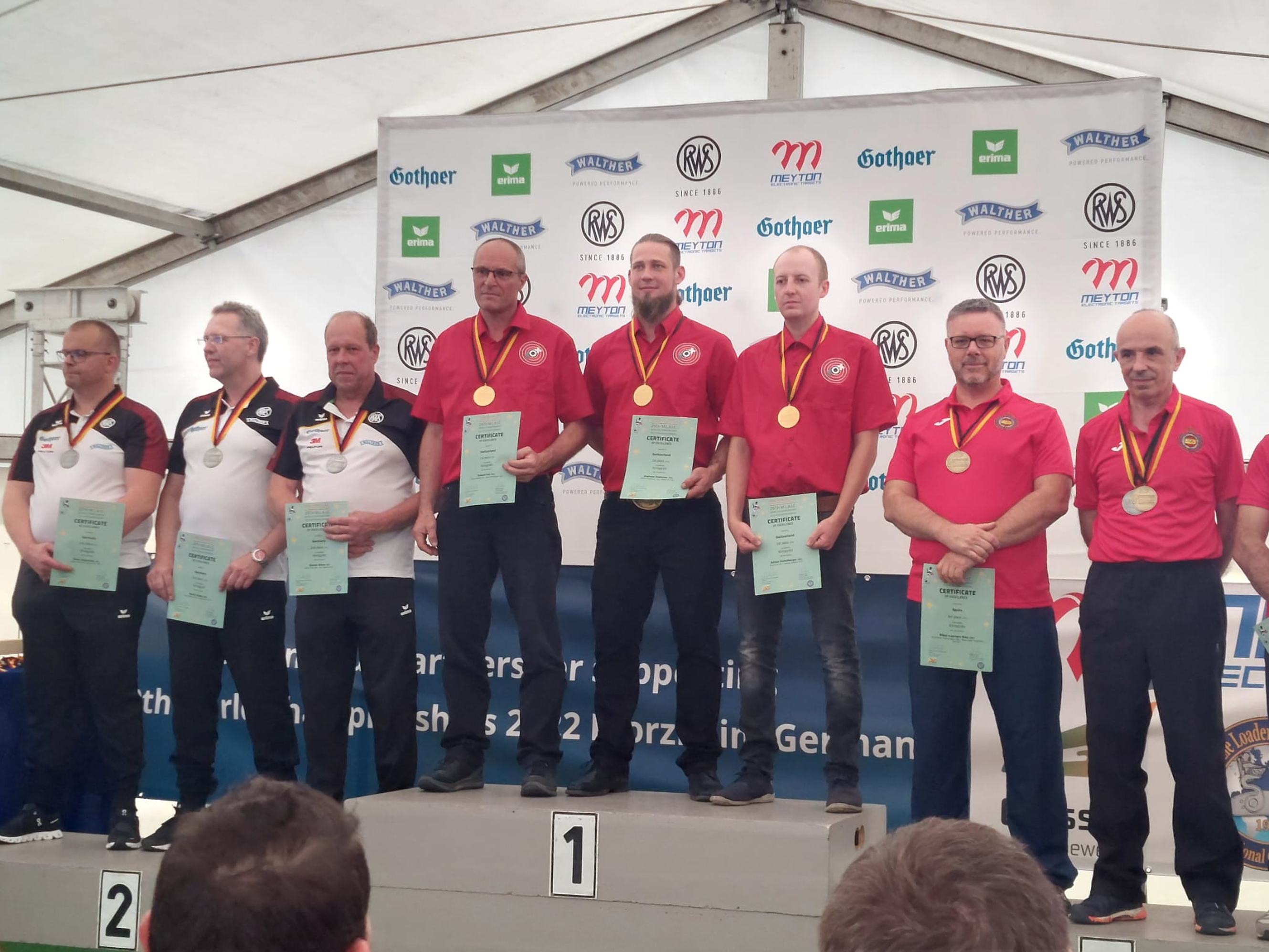 Gold in der Mannschaftswertung für die Schweiz in der Diziplin «Königgrätz»: (3er Team, «Lamarmora» Original; Perkussions Militärgewehr Cal >13.5mm 50m stehend)