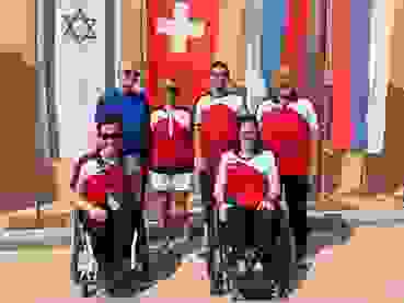 WM-WSPS-2022_SwissTeam_B.jpg Das Schweizer Team. Hintere Reihe (v.l.): Heinz Reichle (Trainer), Claudia Kunz-Inderkummen, Christian Godlinski (Trainer), Walter Berger (Trainer). Vorne (v.l.): Stefan Amacker, Nicole Häusler.