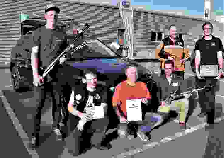 K1600_DSC_2249.JPG Die sechs Sieger auf einen Blick. Im Hintergrund der Hauptpreis, ein Personenwagen.