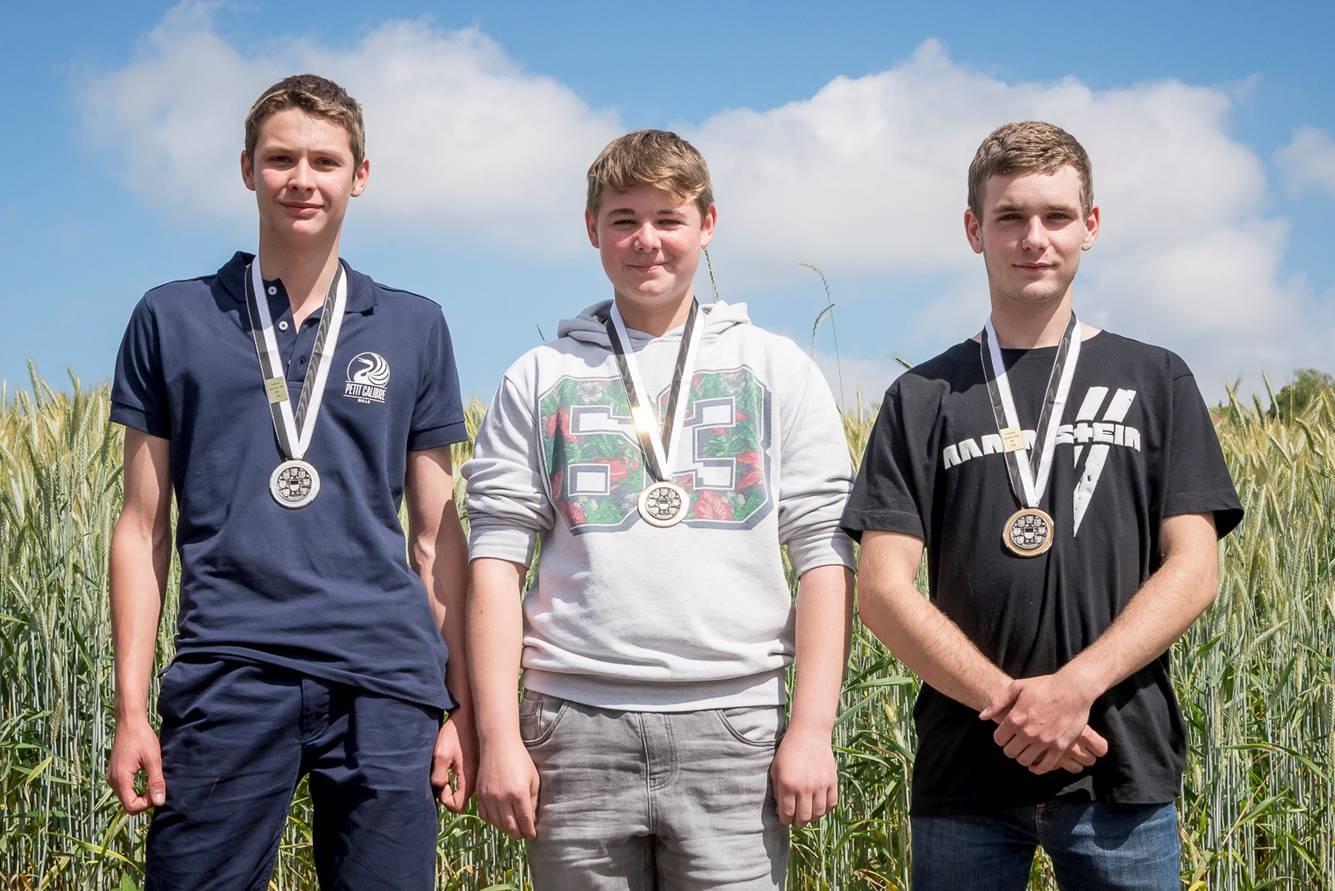 Le podium  de la catégorie M17 (de g. à dr.: Valentin Wicki 2e, Janick Schwab 1er, Nathan Dey 3e).