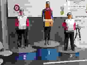 podest.jpg Das Podest Pistole 10m Juniorinnen:  Jessica Waeber (2.), Siegerin Veronika Schejbalova (CZE) und Franziska Stutz (3.)
