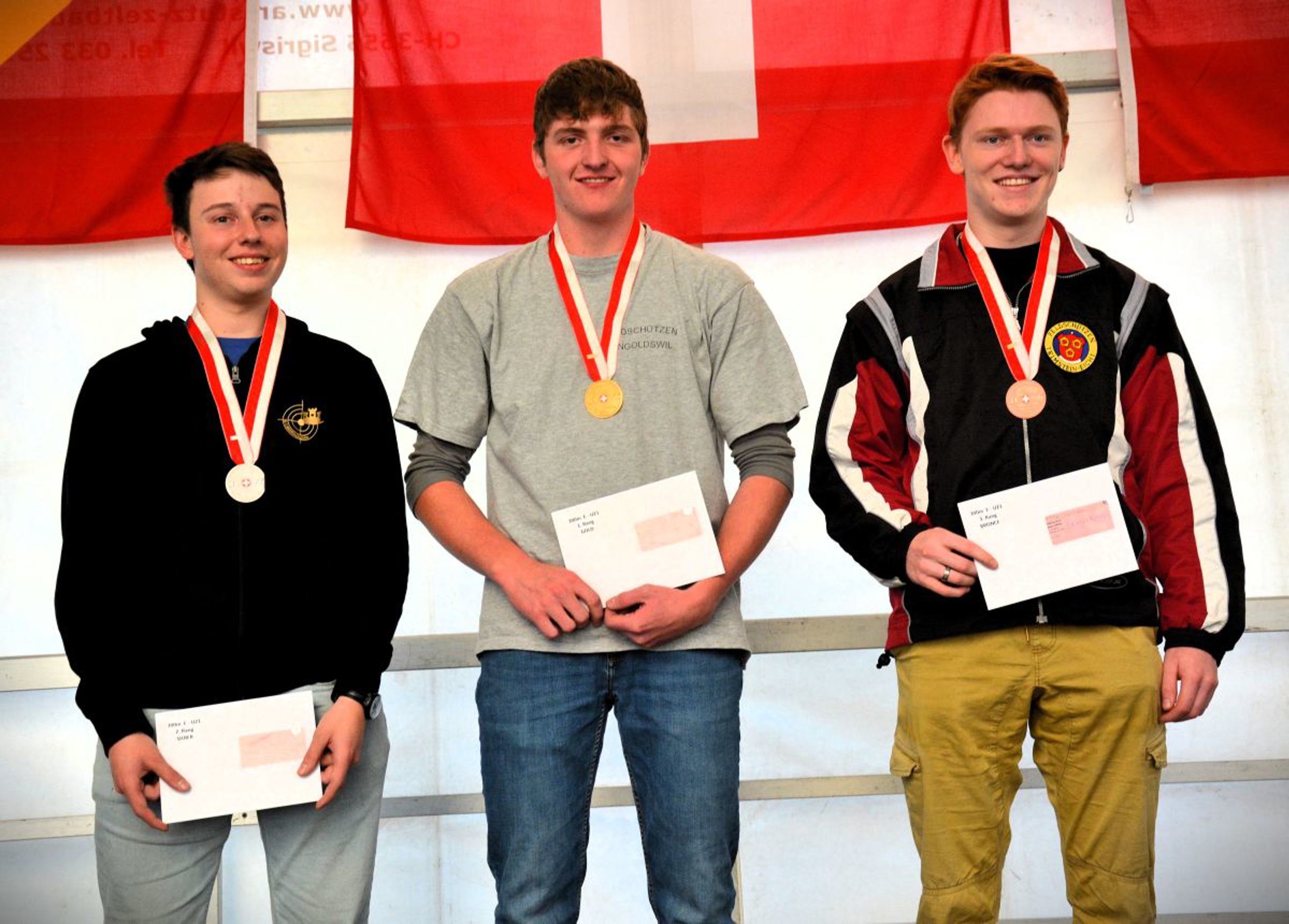 Gewehr 300m E U21 (v.l.): 2. Matthias Roggli; 1. Matthias von Gunten; 3. Nicolas Kiener.