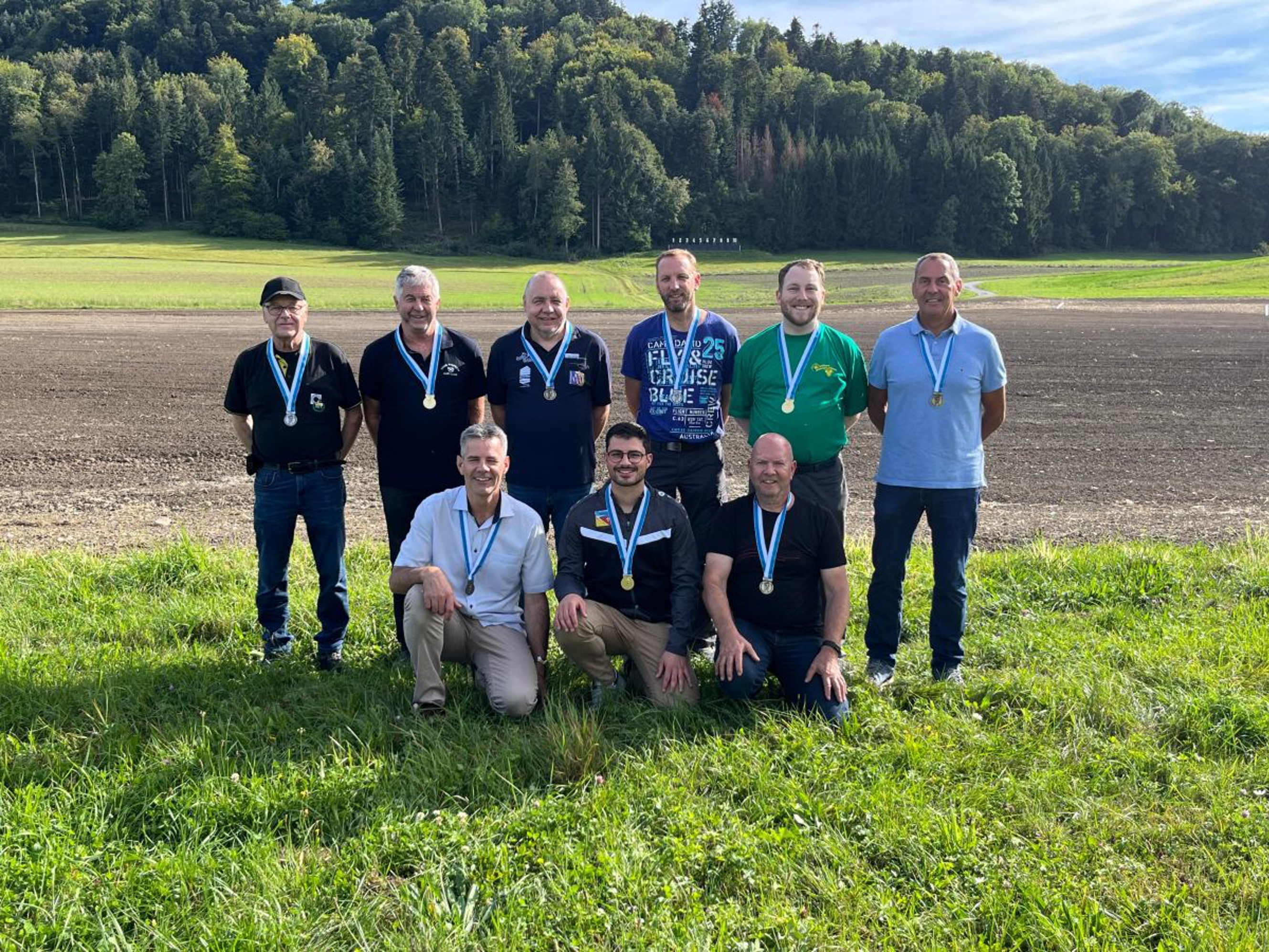 Hintere Reihe (v.l.): Erich Bertschy, Heribert Andrey, Hans Spack, Rafael Bächler, Alain Boschung, Gallus Risse.
Kniend (v.l.): Heribert Sturny, Sven Riedo, Hans-Peter Egli.
