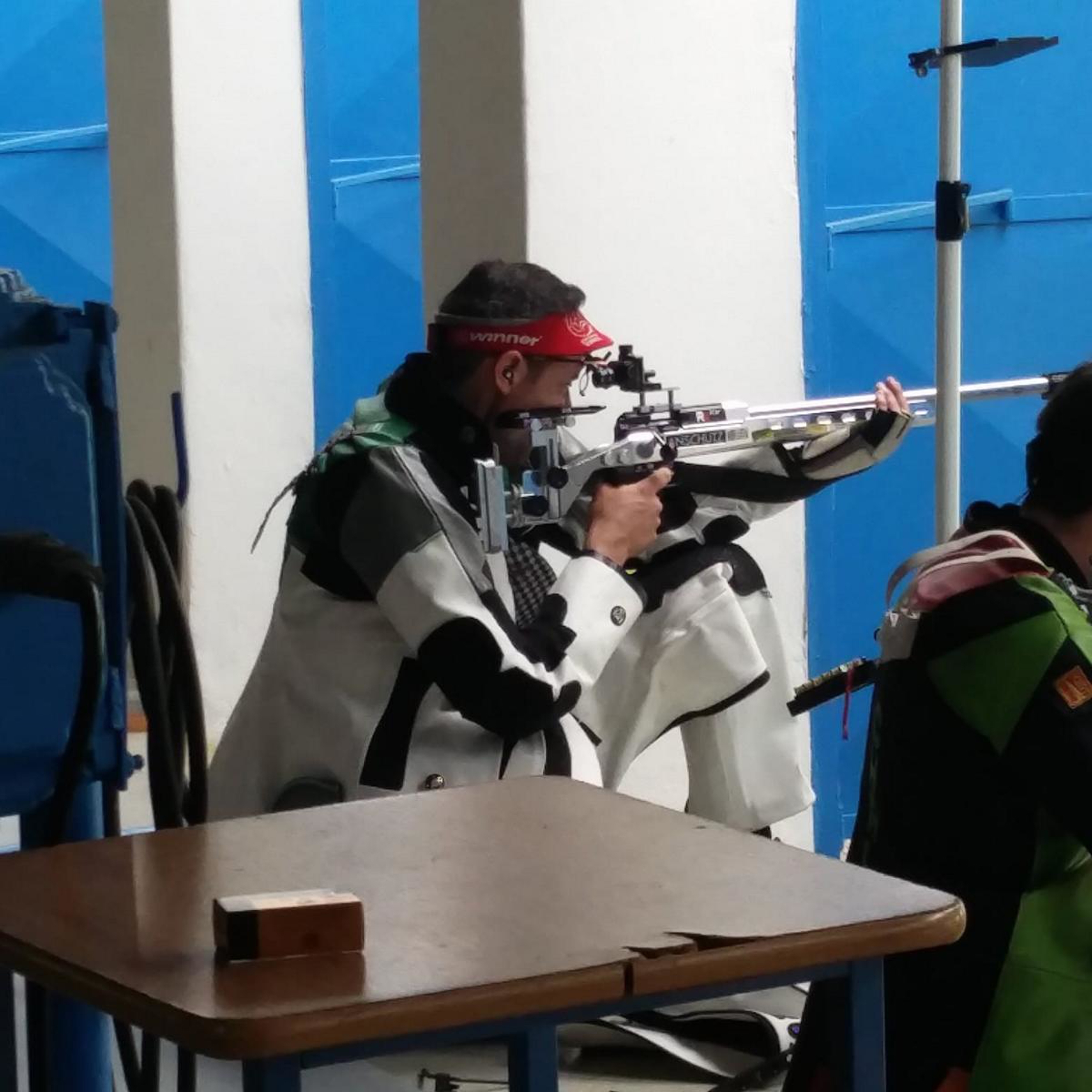 Lars Färber (hier im Dreistellungsmatch) gewann Silber mit dem Luftgewehr.
