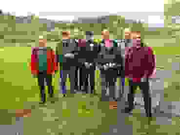 Sieger.jpg Hans-Peter Rüfenacht, Paulus Deen, Andreas Holdener, Adrian Weber, Thomas Saxer, Tania Heber (D), Adrian Eichelberger, Américo Gaspar (v.l.) sind die Sieger vom Internationalen Vorderladerschiessen.