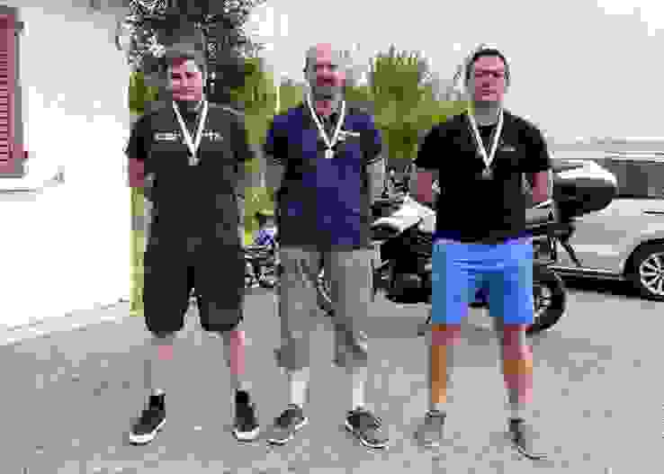 fri_50_3.jpg Le podium de la finale cantonale au pistolet 25 mètres avec, de gauche à droite, Grégory Emmenegger (2e), Jean-Luc Bastian (1er) et Laurent Stritt (3e).